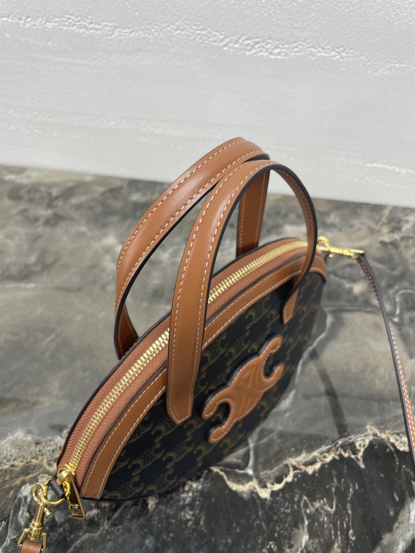 [TOP] CELINE  Bag 21 X 24 X 5cm - Brown