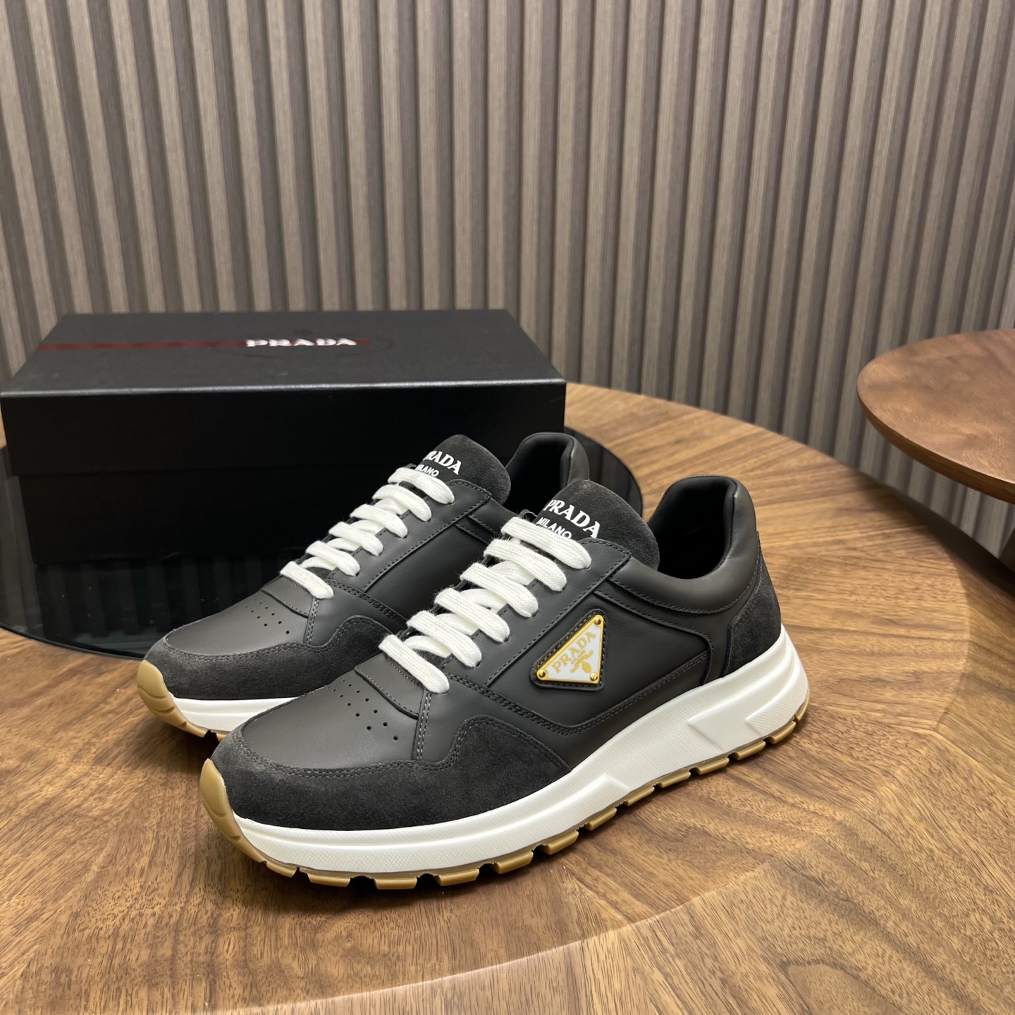 [TOP] PRADA Men's Calfskin Casual Shoes - 5 Colors