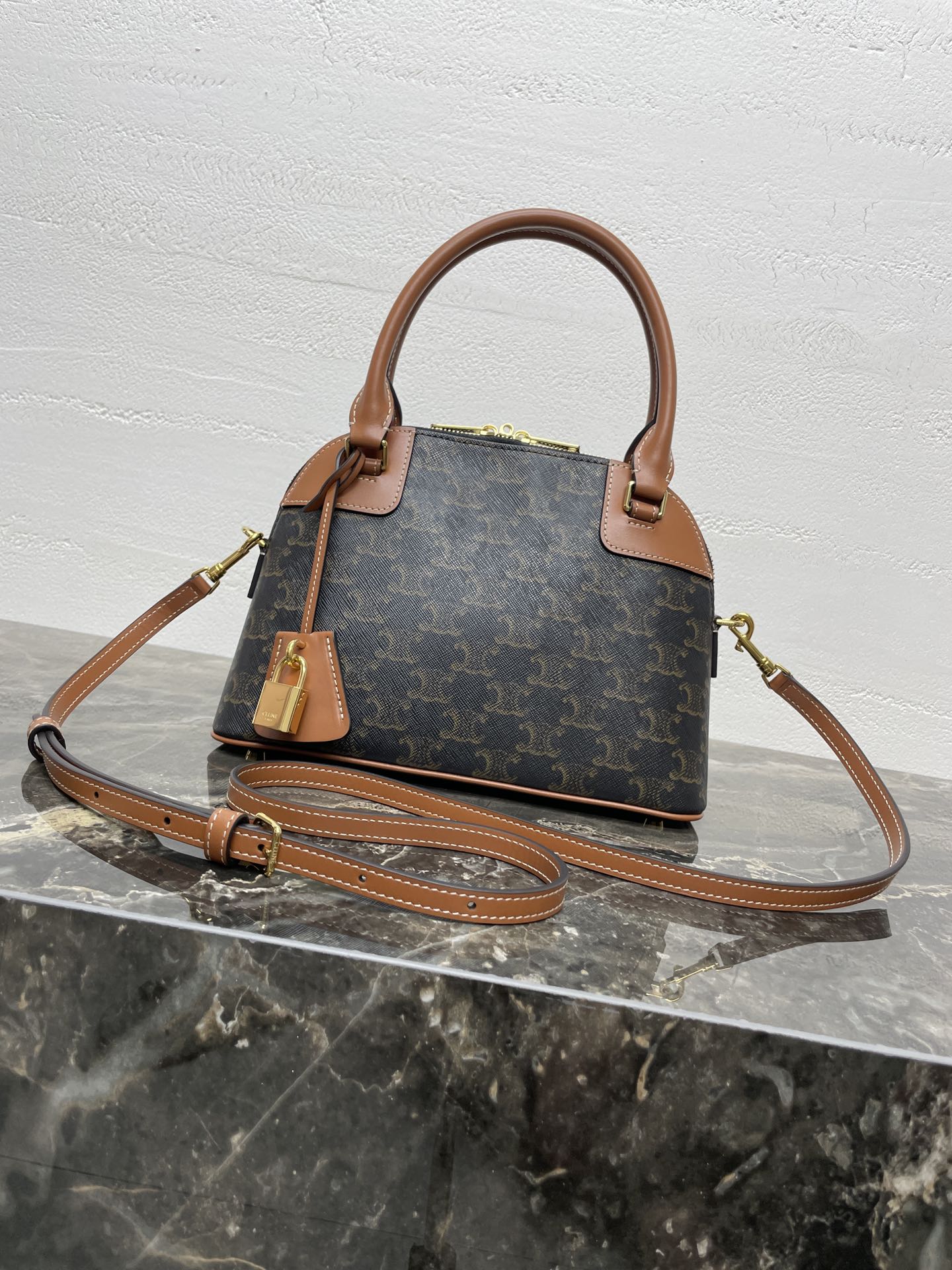 [TOP] CELINE Shell Bag 25×17x10 cm - Brown