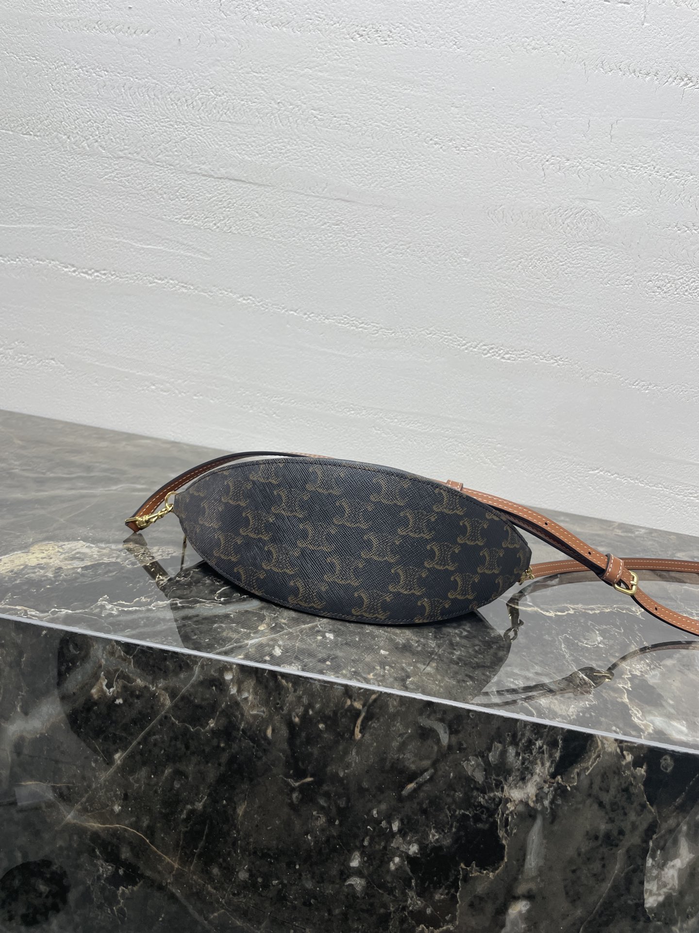 [TOP] CELINE  Bag 21 X 24 X 5cm - Brown