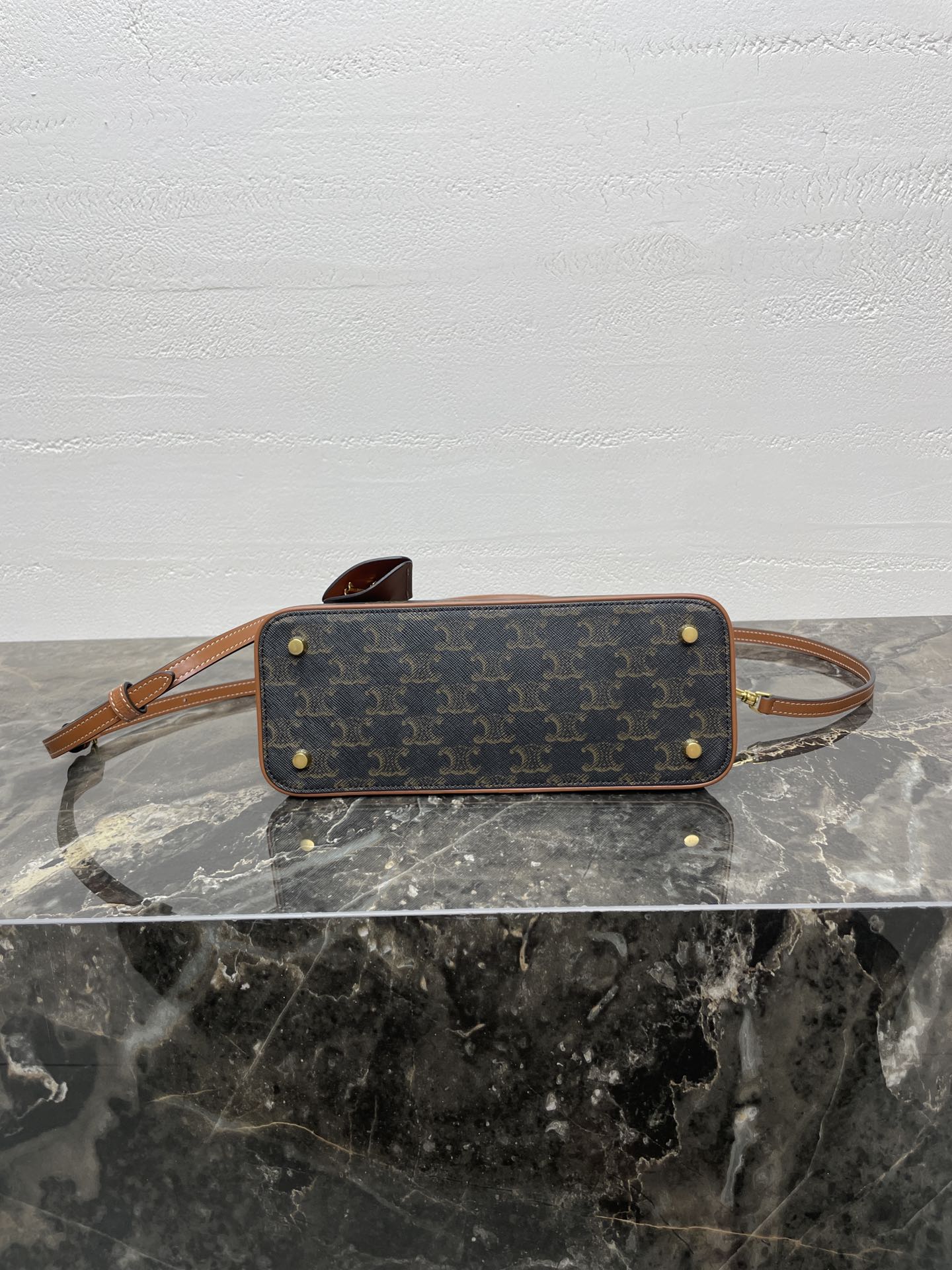 [TOP] CELINE Shell Bag 25×17x10 cm - Brown