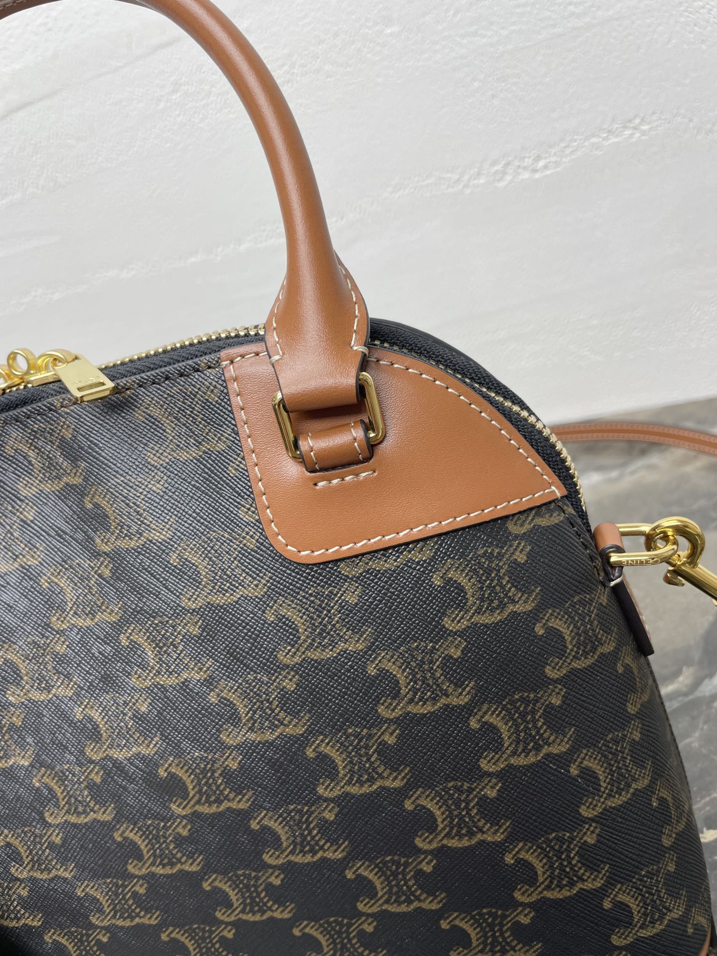 [TOP] CELINE Shell Bag 25×17x10 cm - Brown