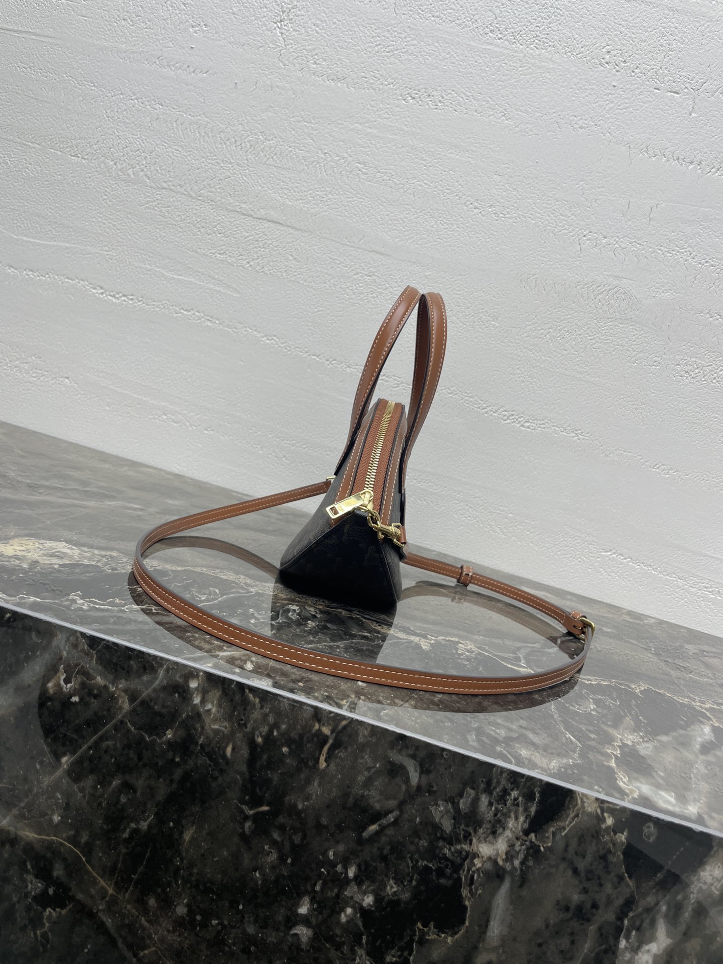 [TOP] CELINE  Bag 21 X 24 X 5cm - Brown