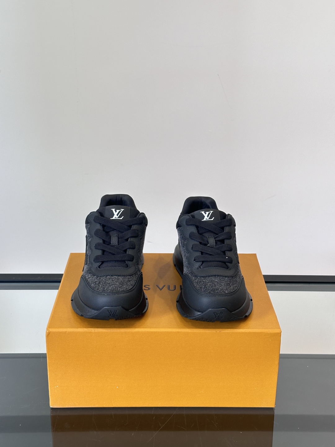 [TOP] Louis Vuitton LV Men's Sneakers Cow Leather - Black