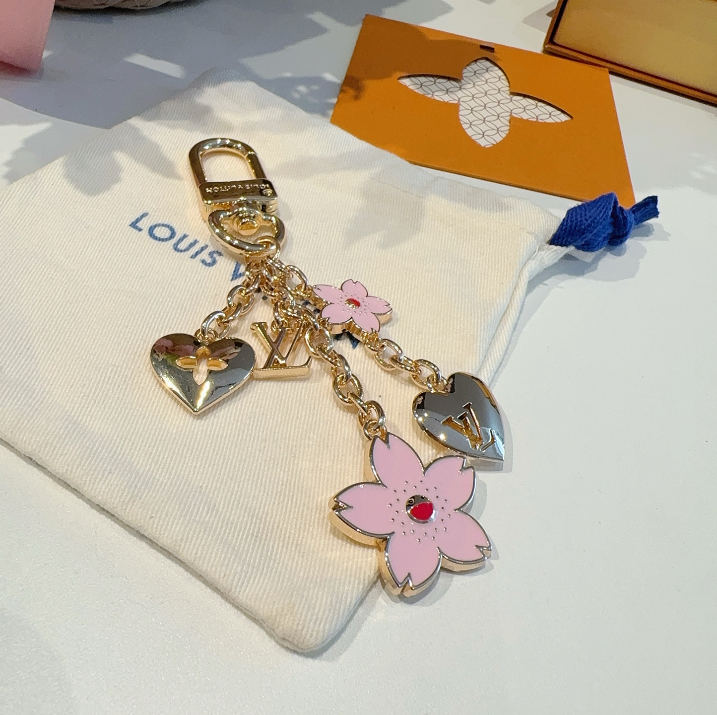 [TOP] Louis Vuitton LV Cherry Blossoms Key Chain  - Gold