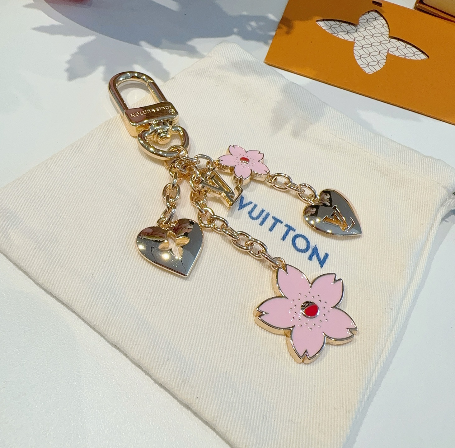 [TOP] Louis Vuitton LV Cherry Blossoms Key Chain  - Gold