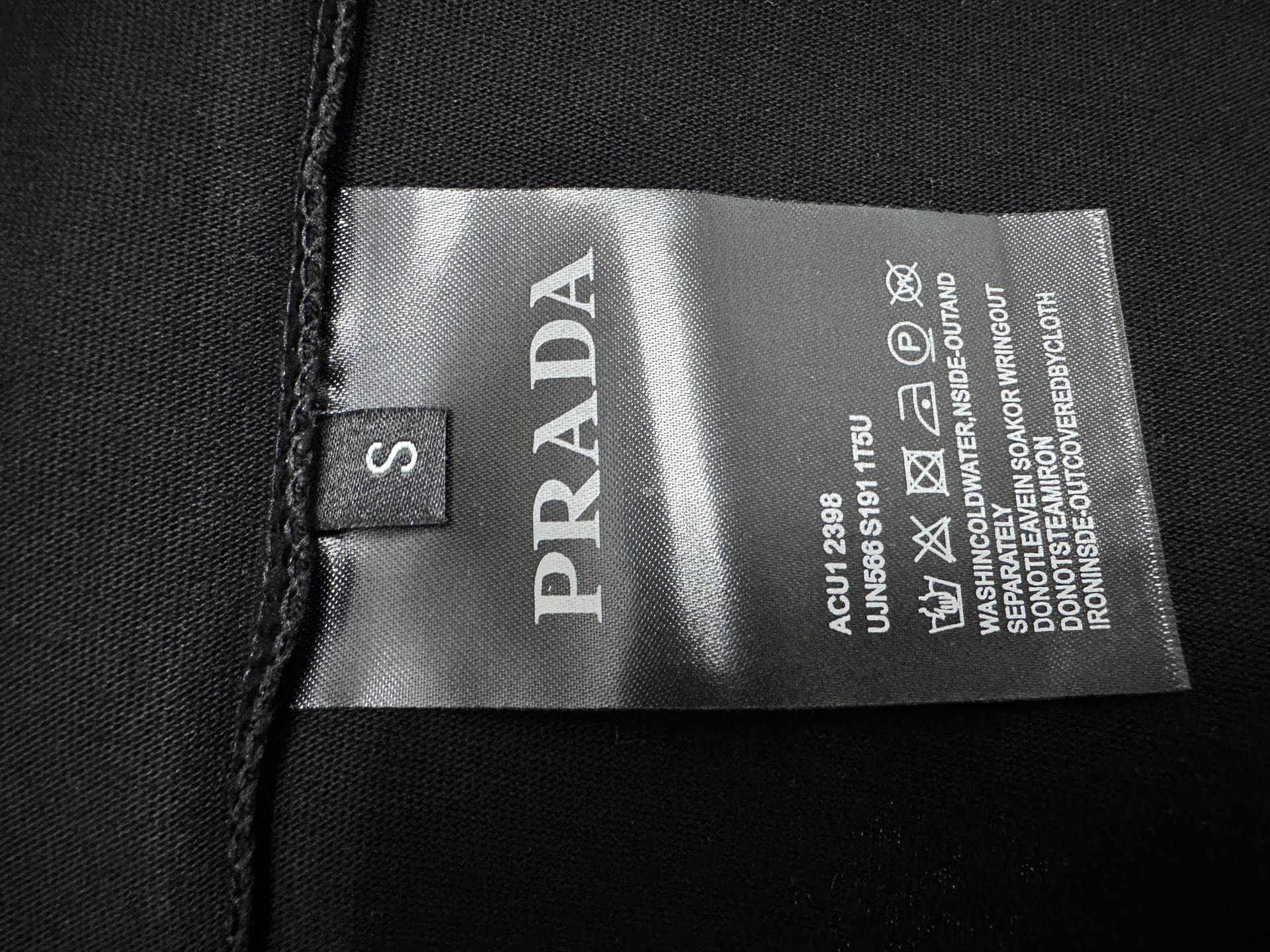 Only One [TOP] PRADA Men's/Women's T-shirt - Black - No refund or exchange