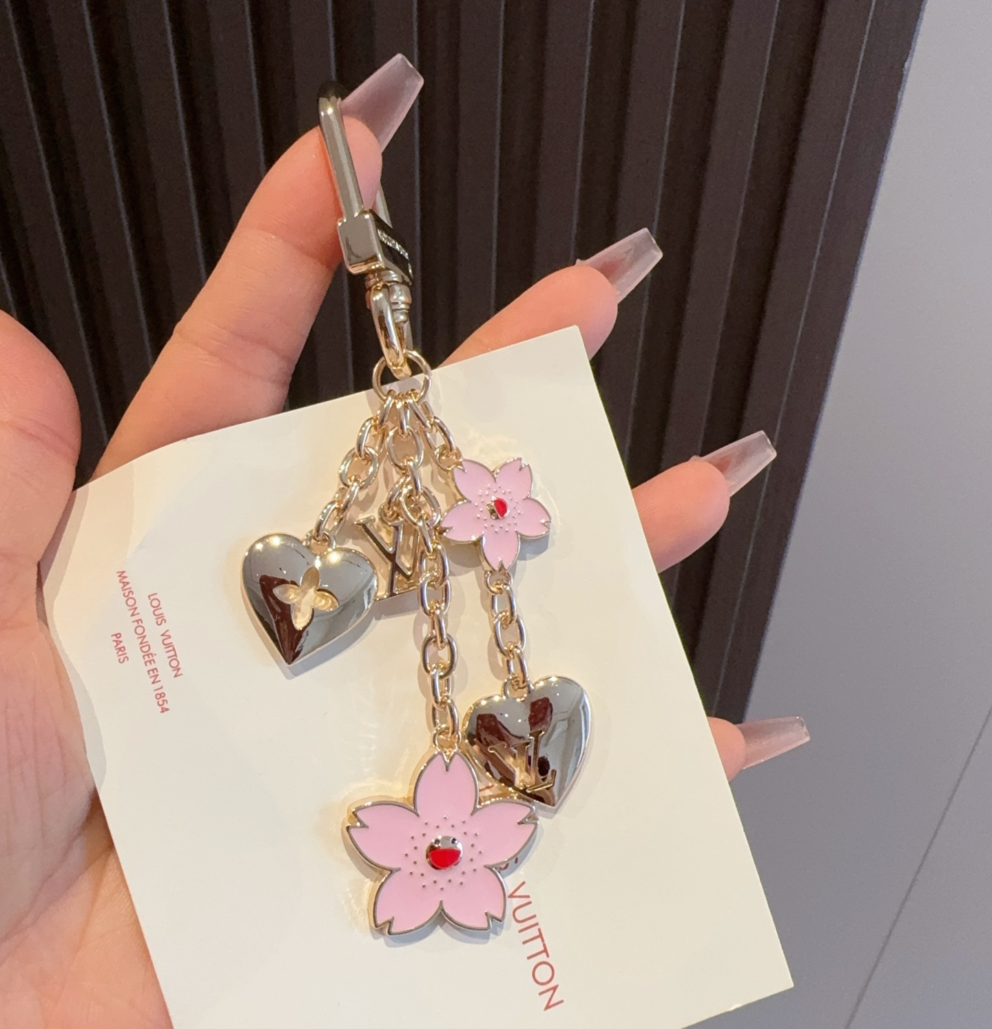 [TOP] Louis Vuitton LV Cherry Blossoms Key Chain  - Gold