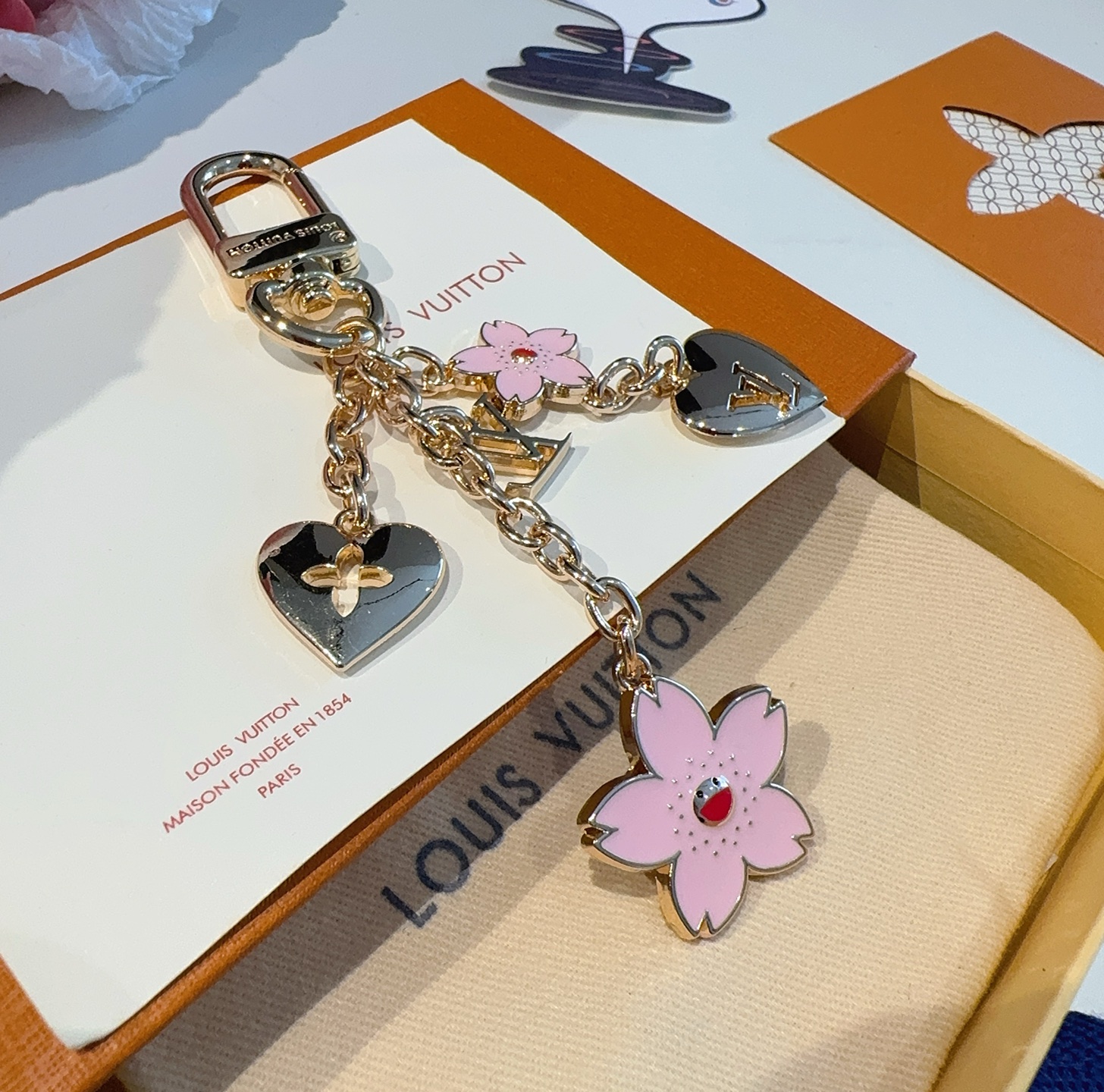 [TOP] Louis Vuitton LV Cherry Blossoms Key Chain  - Gold
