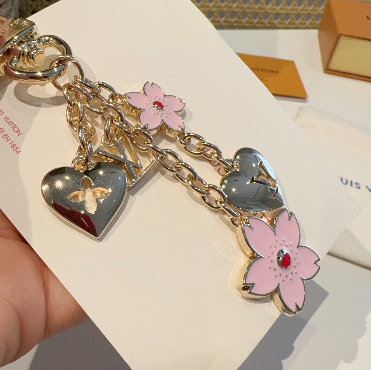 [TOP] Louis Vuitton LV Cherry Blossoms Key Chain  - Gold