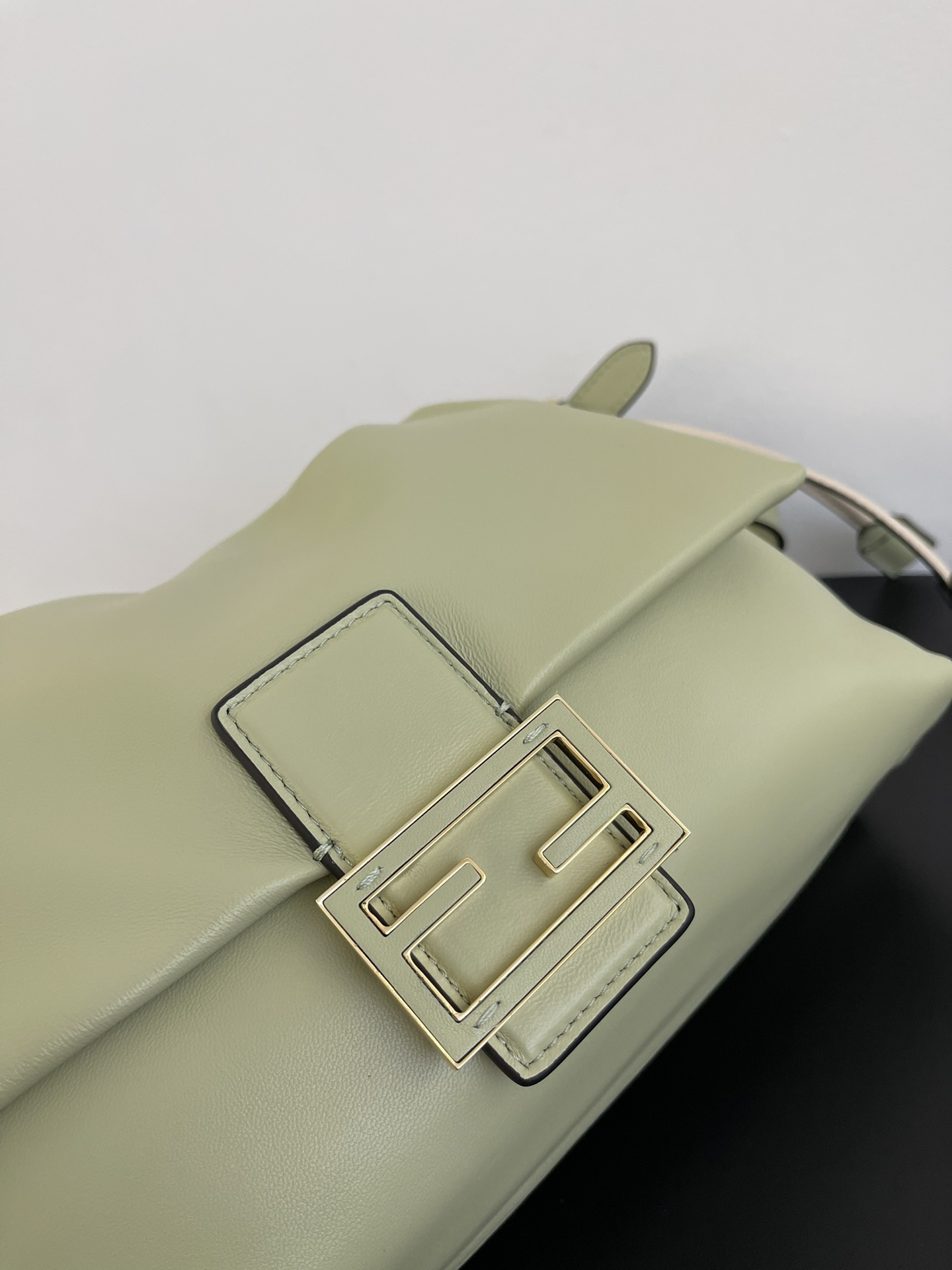 [TOP] FENDI Mamma Baguette Bag 26.5x8.5x18cm - Light Green