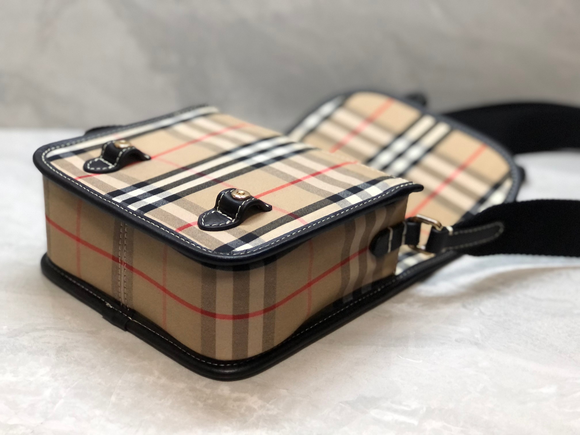 [TOP] BURBERRY Messenger Bag 18.5x7x16cm - Beige