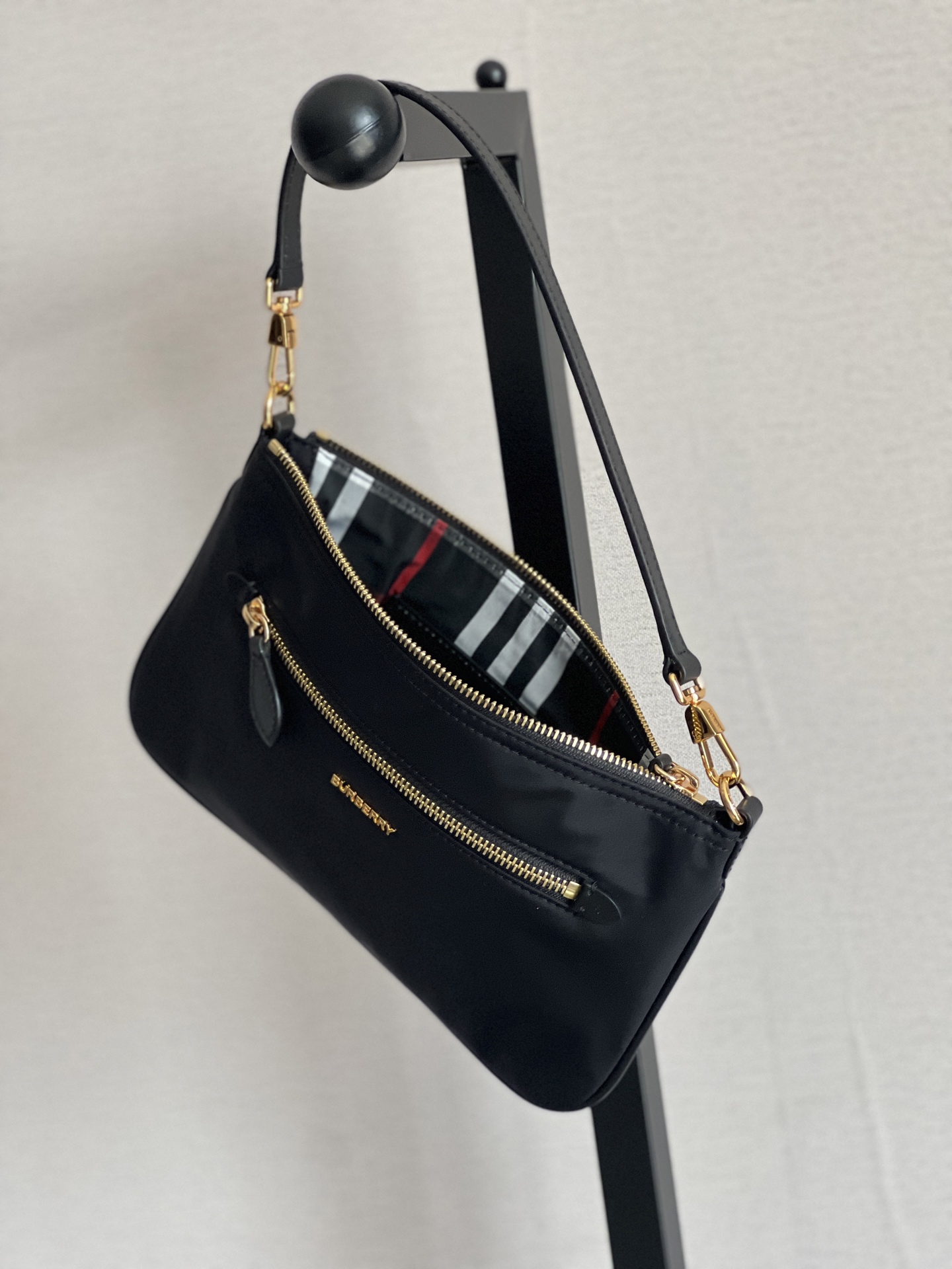 [TOP] BURBERRY Underarm Bag 25x15x2cm - Black