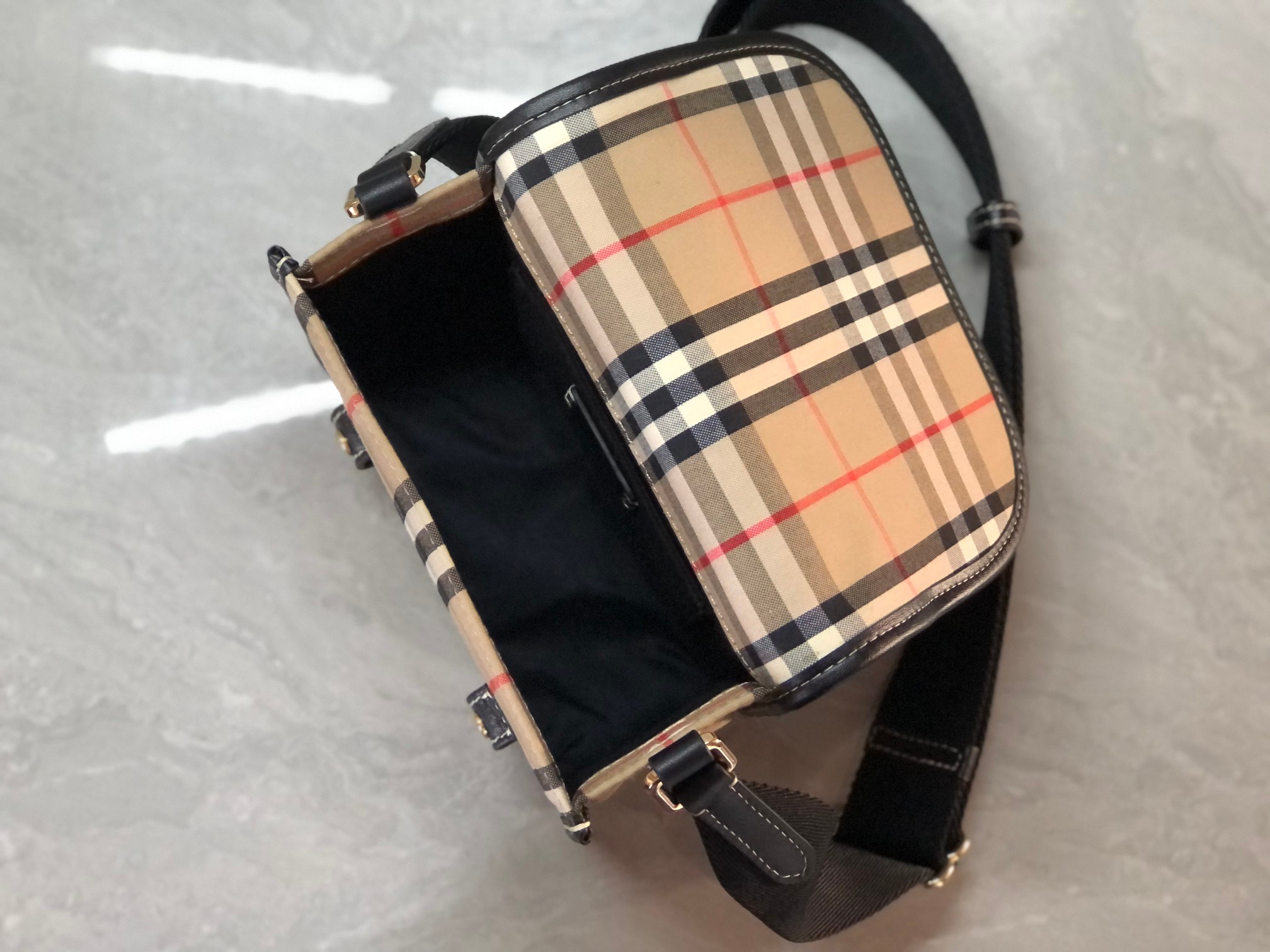 [TOP] BURBERRY Messenger Bag 18.5x7x16cm - Beige