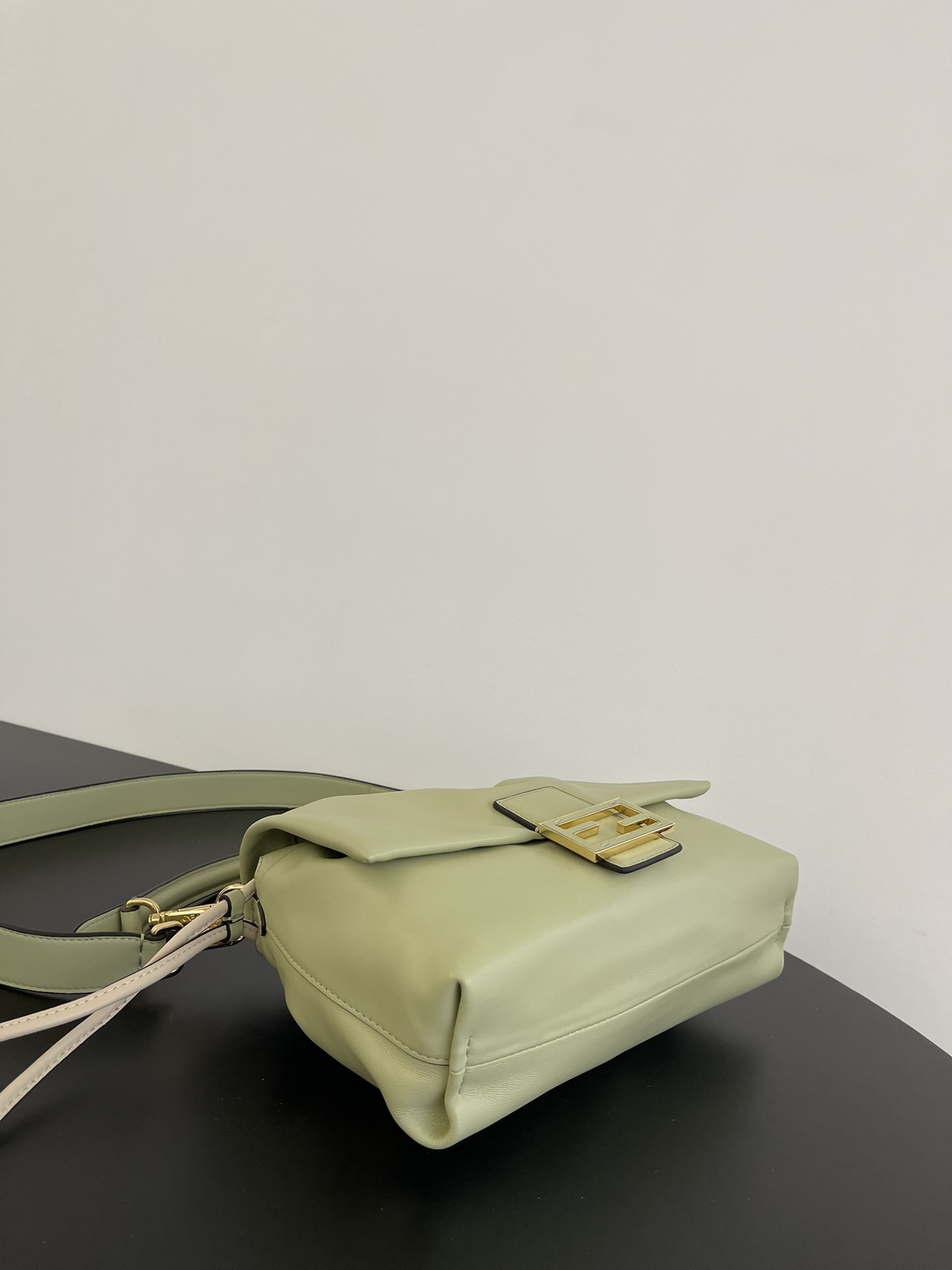[TOP] FENDI Mamma Baguette Bag 26.5x8.5x18cm - Light Green