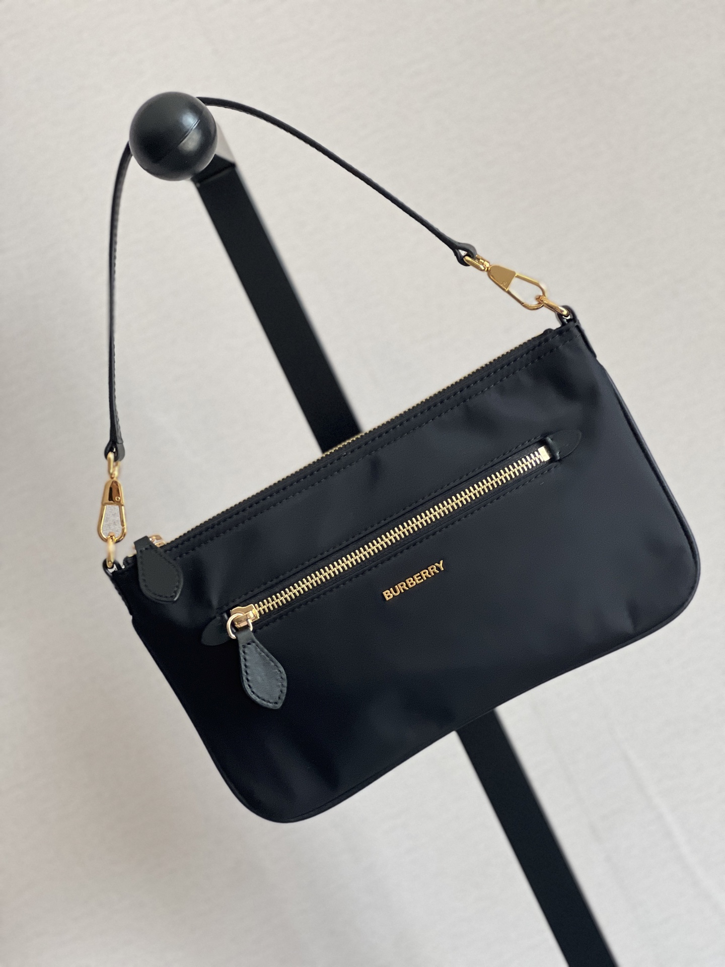 [TOP] BURBERRY Underarm Bag 25x15x2cm - Black