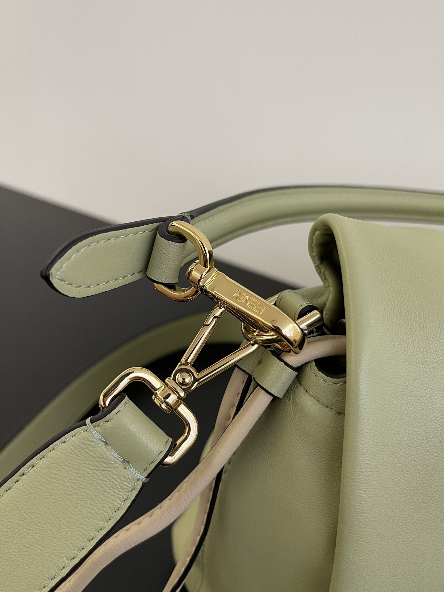 [TOP] FENDI Mamma Baguette Bag 26.5x8.5x18cm - Light Green