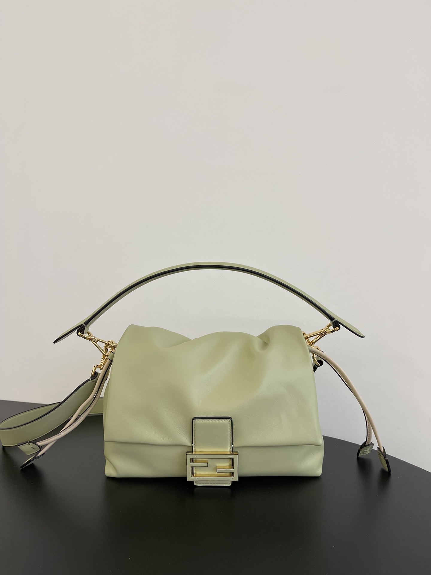 [TOP] FENDI Mamma Baguette Bag 26.5x8.5x18cm - Light Green