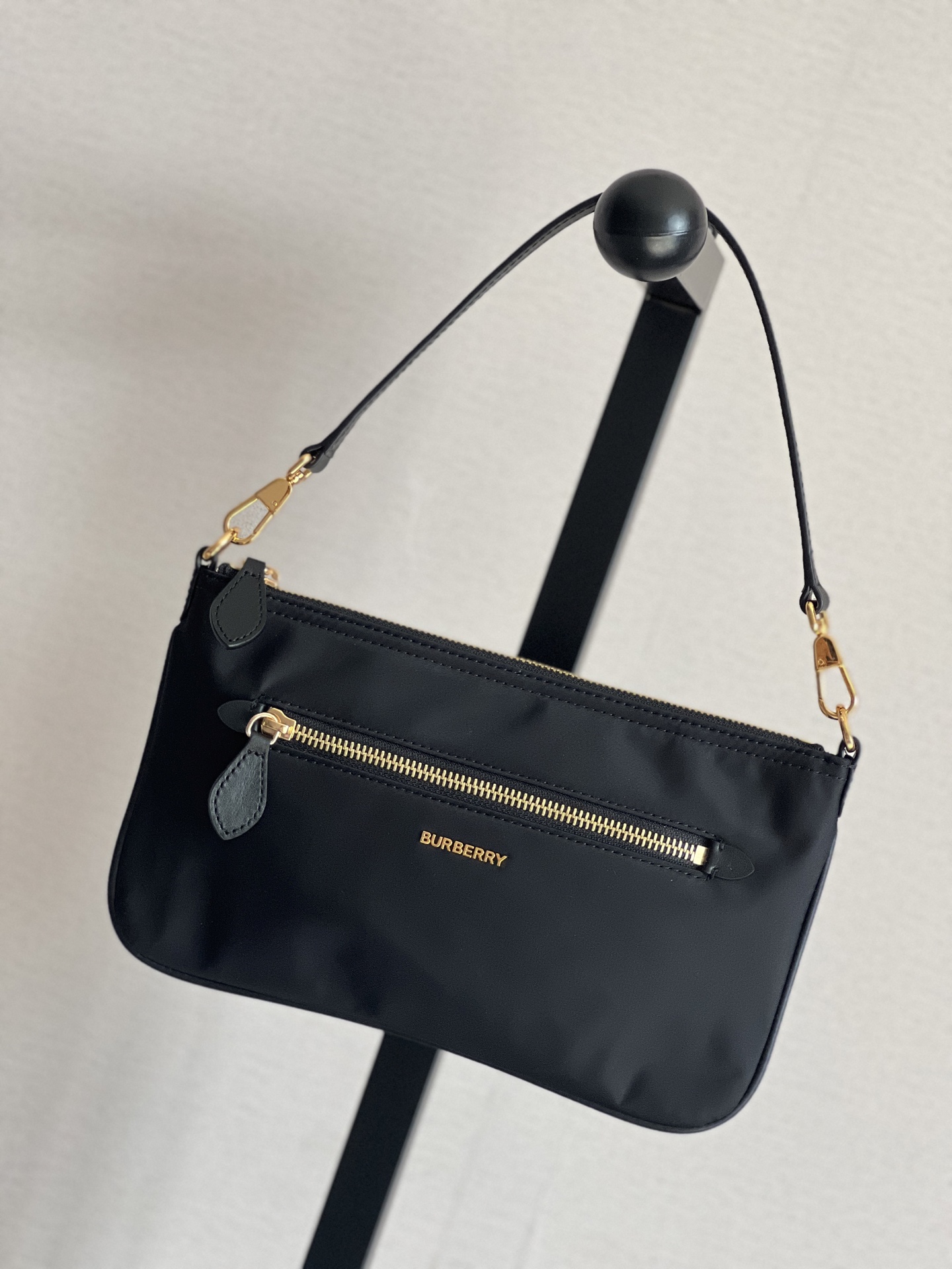 [TOP] BURBERRY Underarm Bag 25x15x2cm - Black