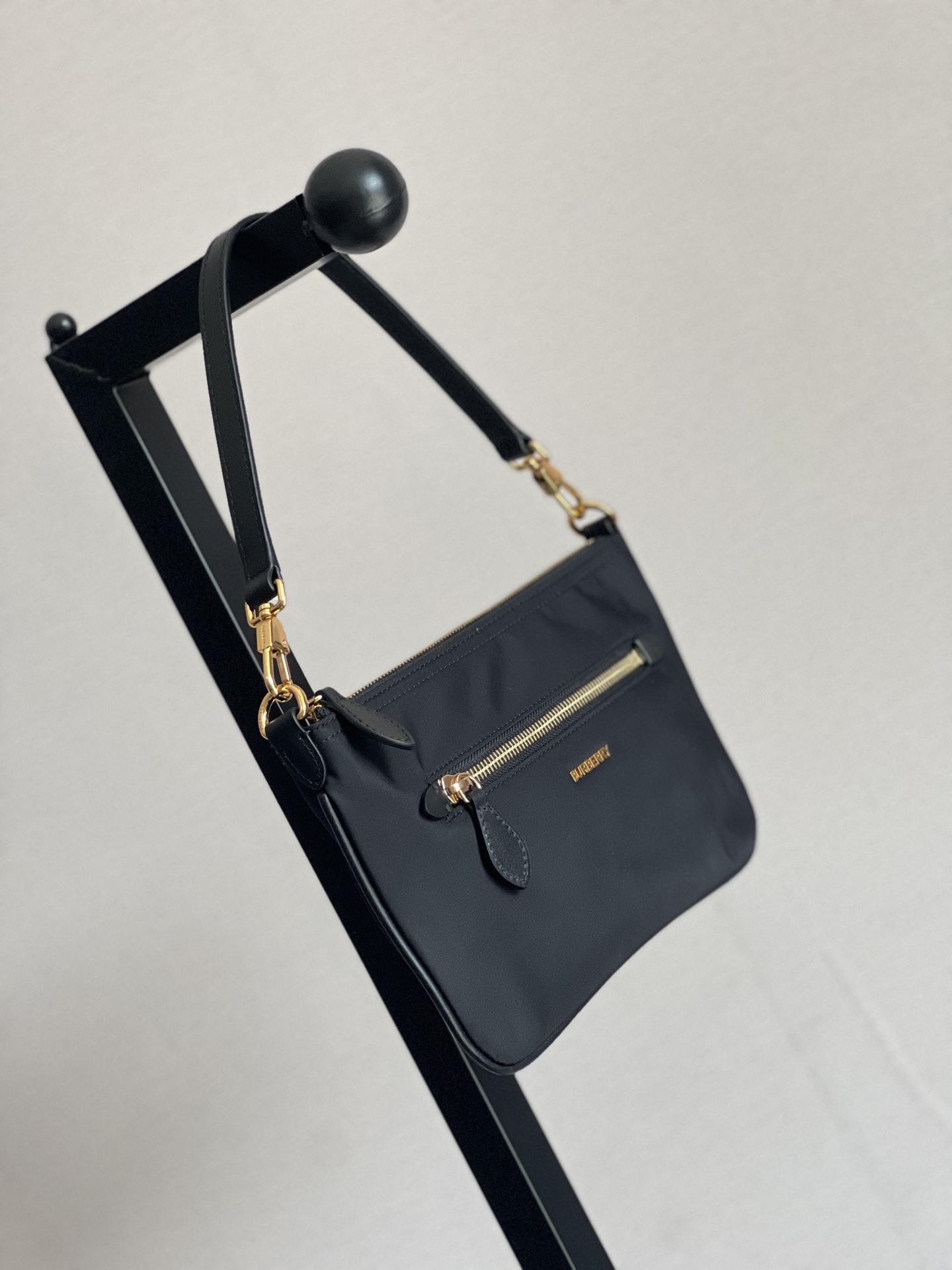 [TOP] BURBERRY Underarm Bag 25x15x2cm - Black
