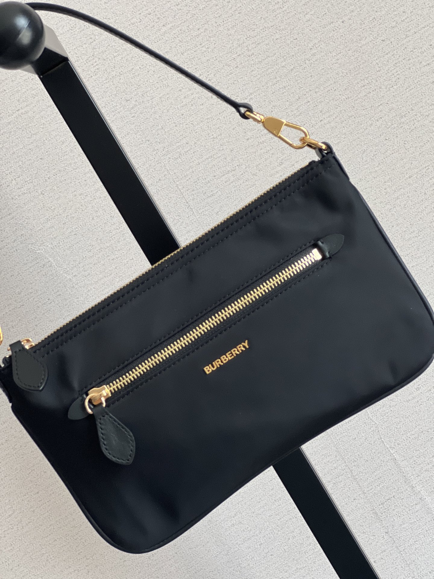 [TOP] BURBERRY Underarm Bag 25x15x2cm - Black