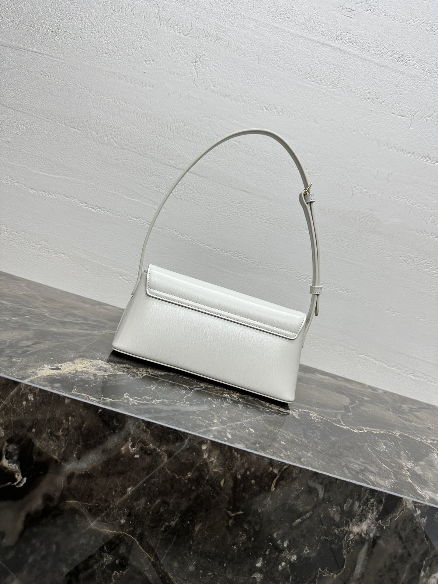 [TOP] CELINE Triomphe Bag 24x11x8cm - 2 Colour