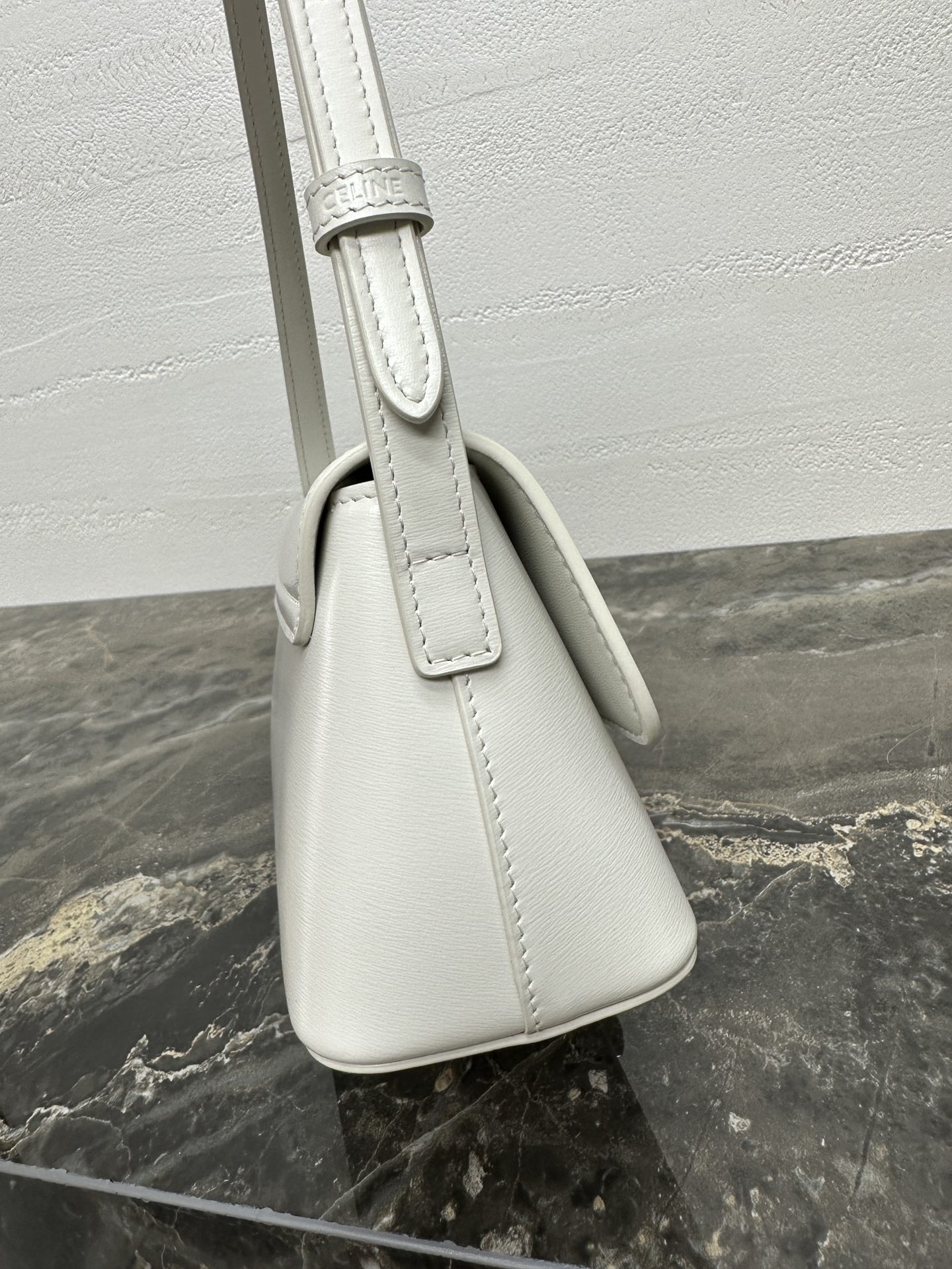 [TOP] CELINE Triomphe Bag 24x11x8cm - 2 Colour