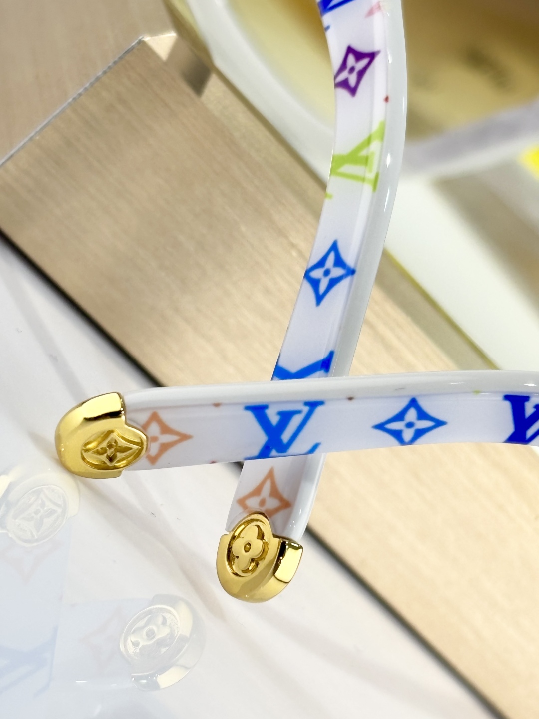 [TOP] Louis Vuitton LV Sunglasses - White