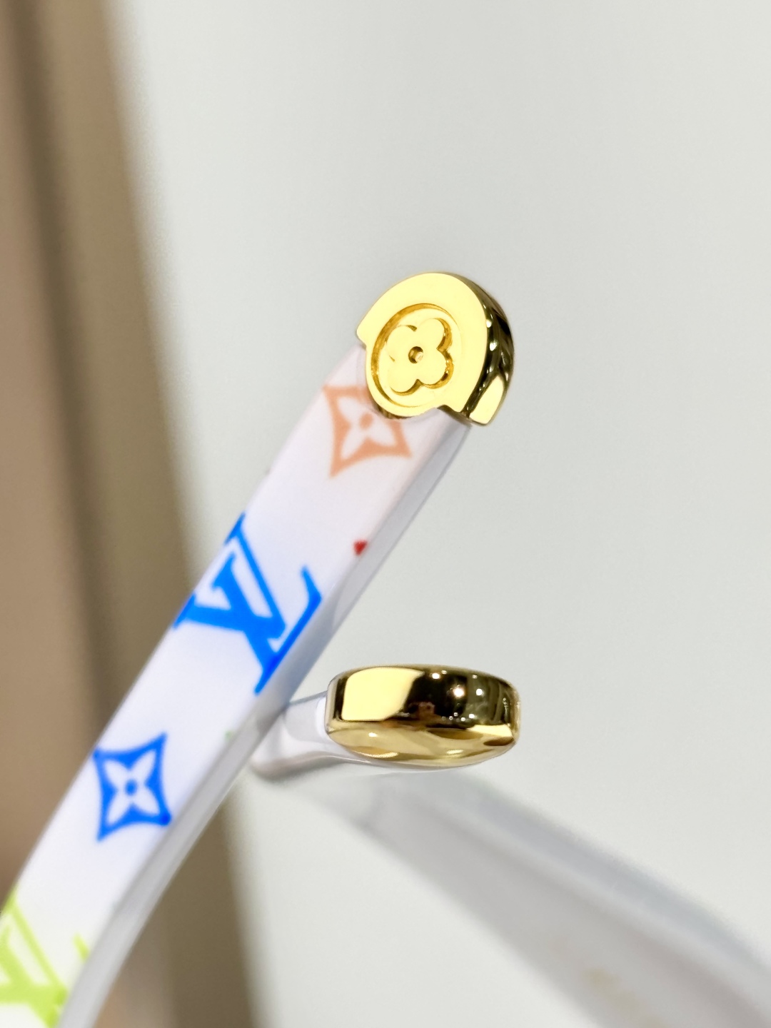 [TOP] Louis Vuitton LV Sunglasses - White