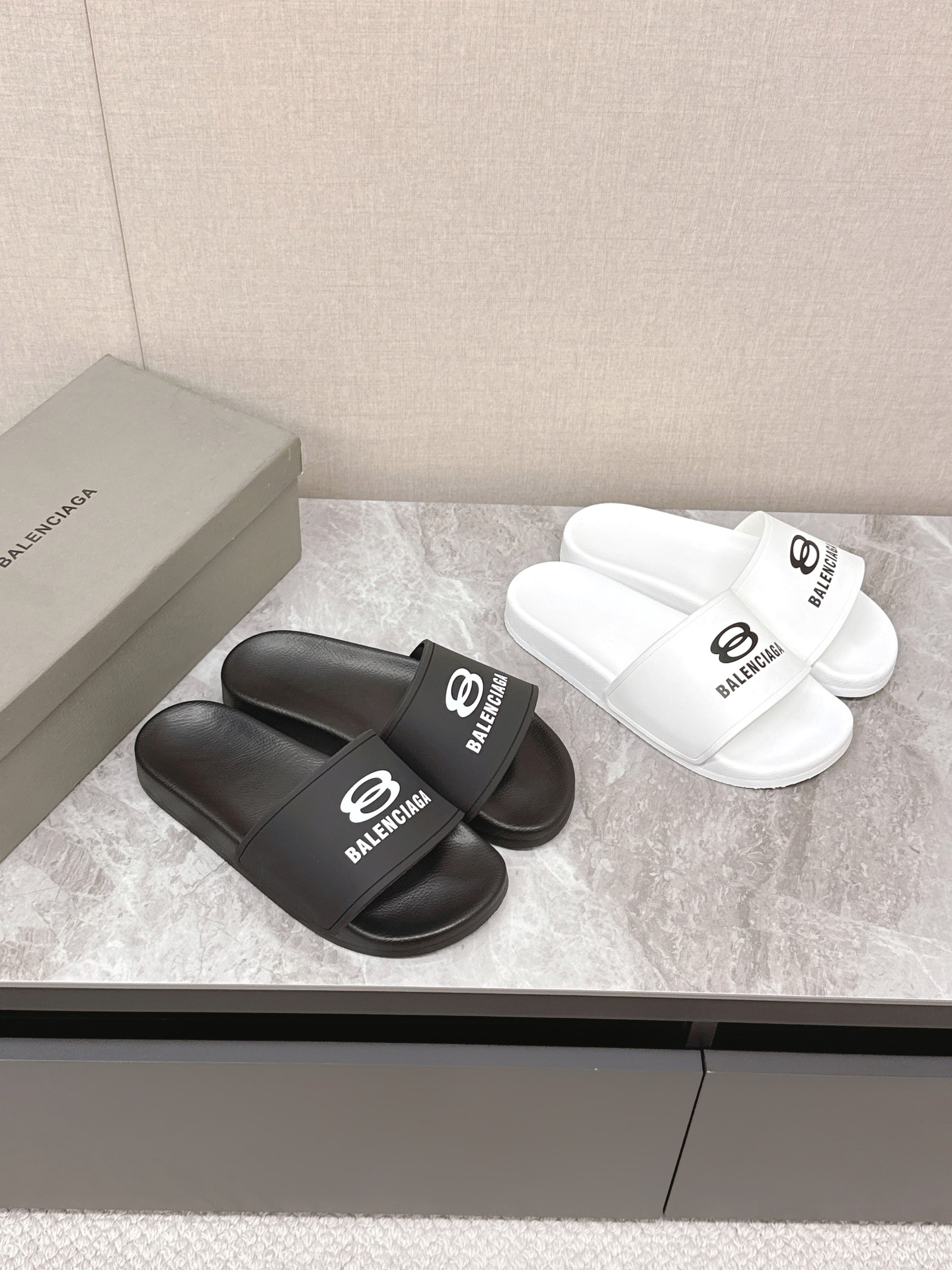 [TOP] BALENCIAGA Men's/ Women's Slides - 2 Colors