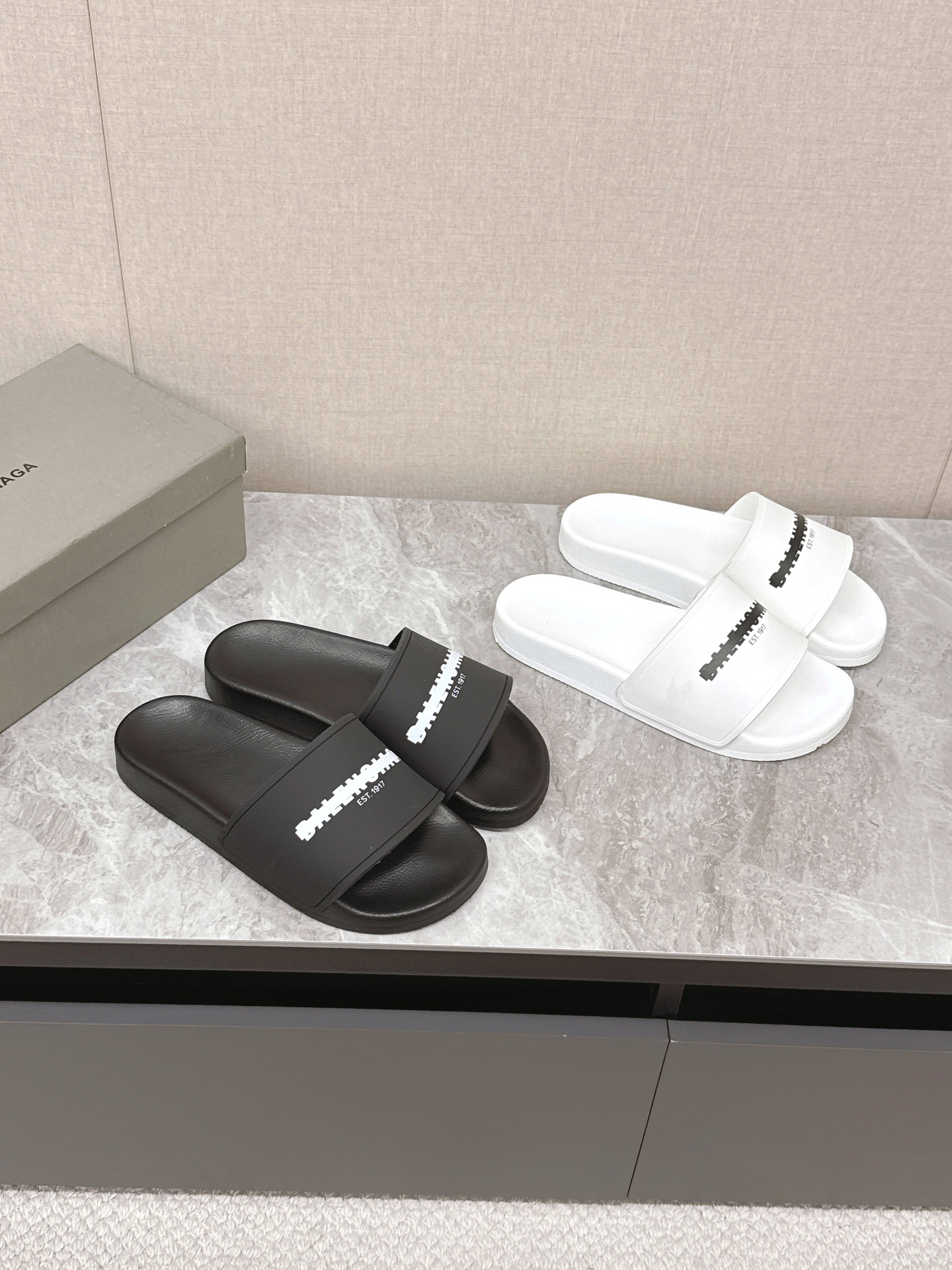[TOP] BALENCIAGA Men's/ Women's Slides - 2 Colors