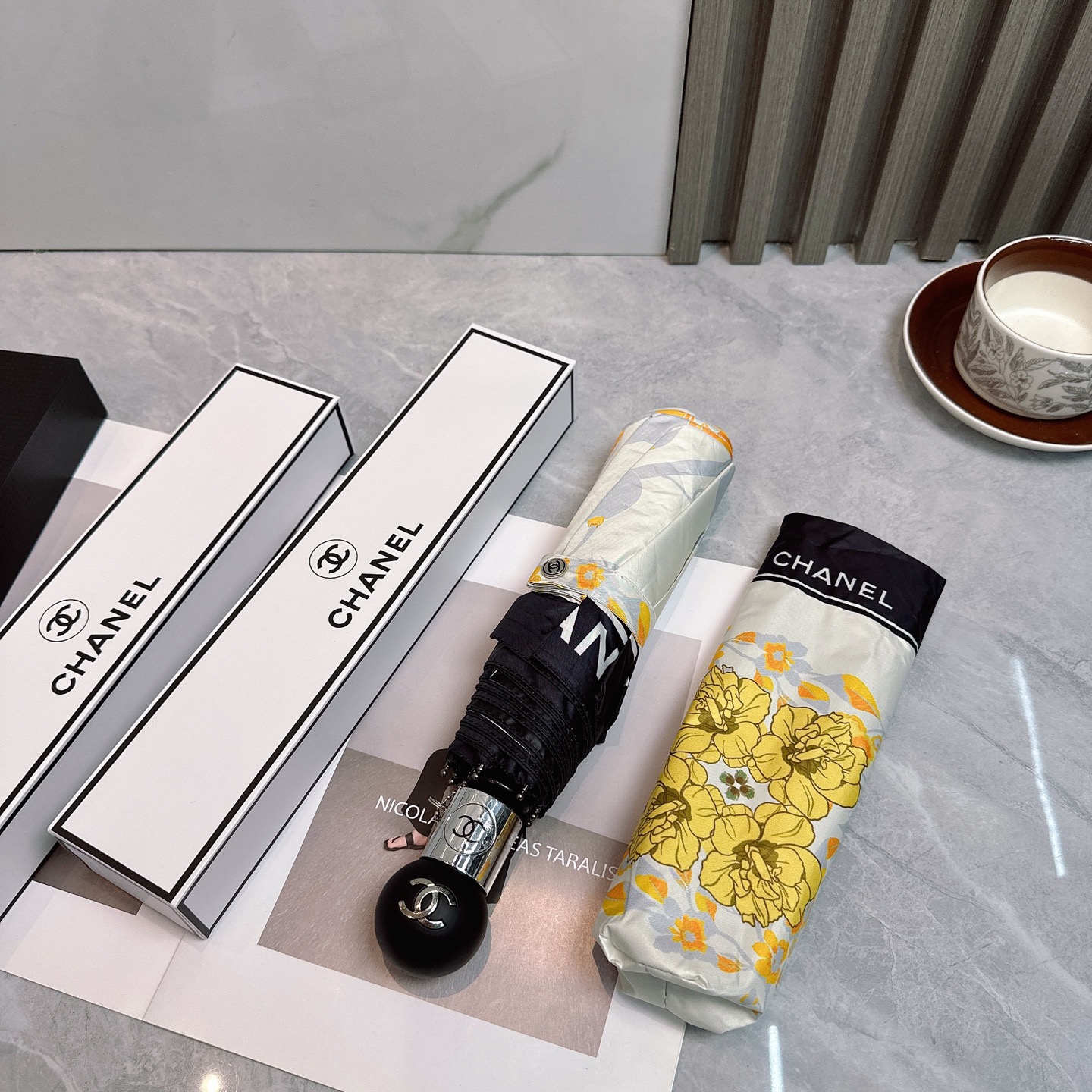 [TOP] CHANEL Umbrella - White