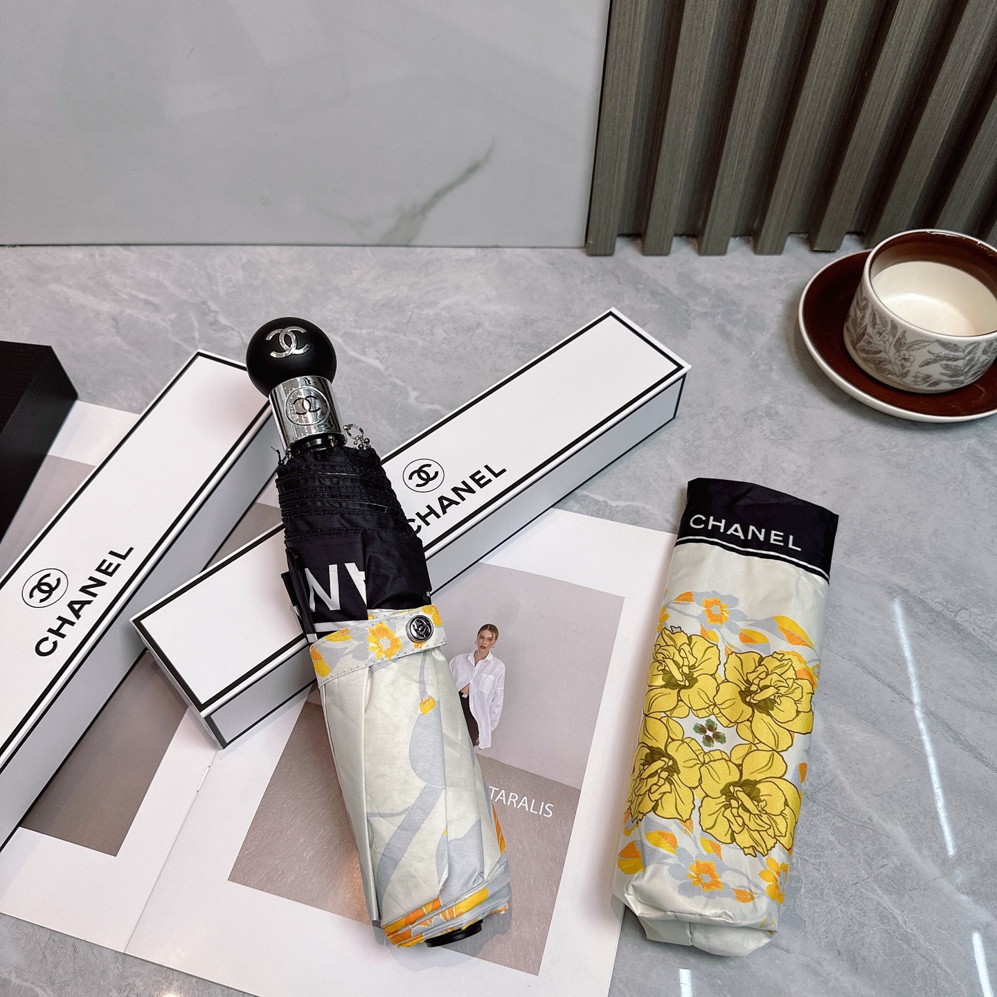 [TOP] CHANEL Umbrella - White