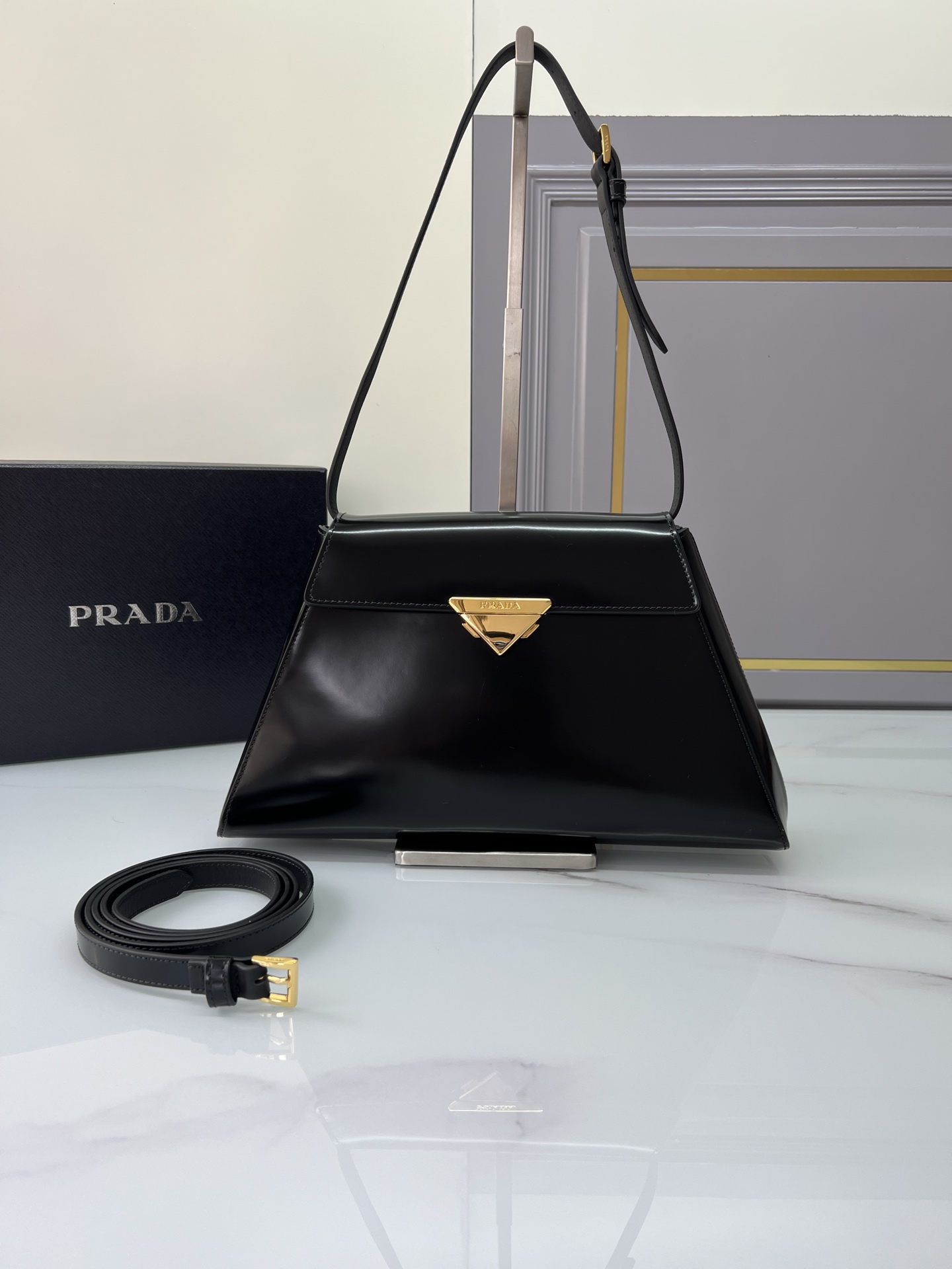 [TOP] PRADA Shoulder Bag Glossy Calfskin with Lambskin Lining 34*19*8 cm - Black