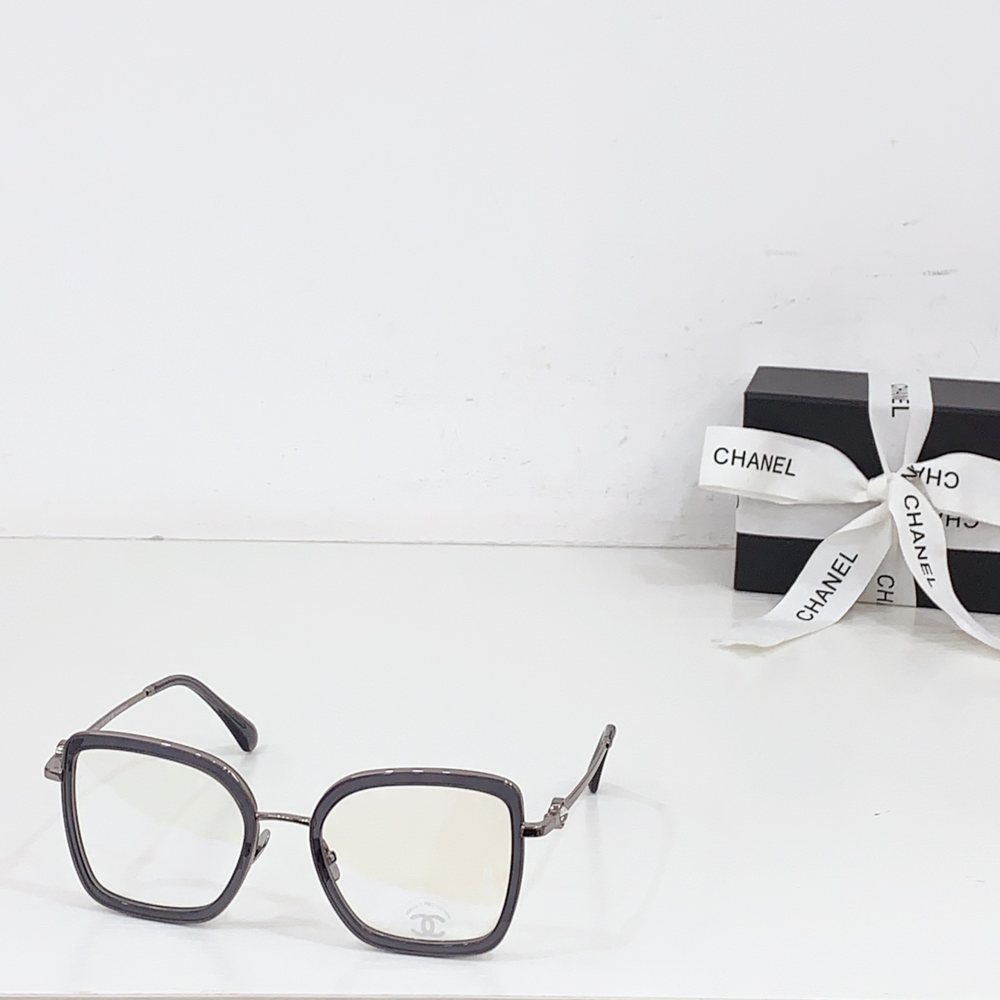 [TOP] CHANEL Sunglasses - 6 Colors