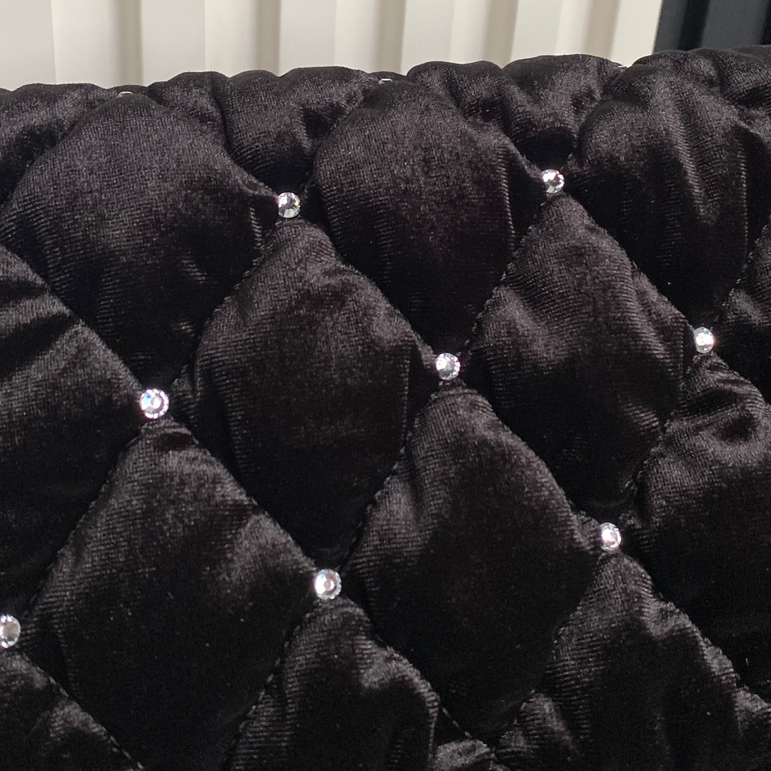 [TOP] CHANEL Crossbody Bag Velvet 13×23×5cm - Black