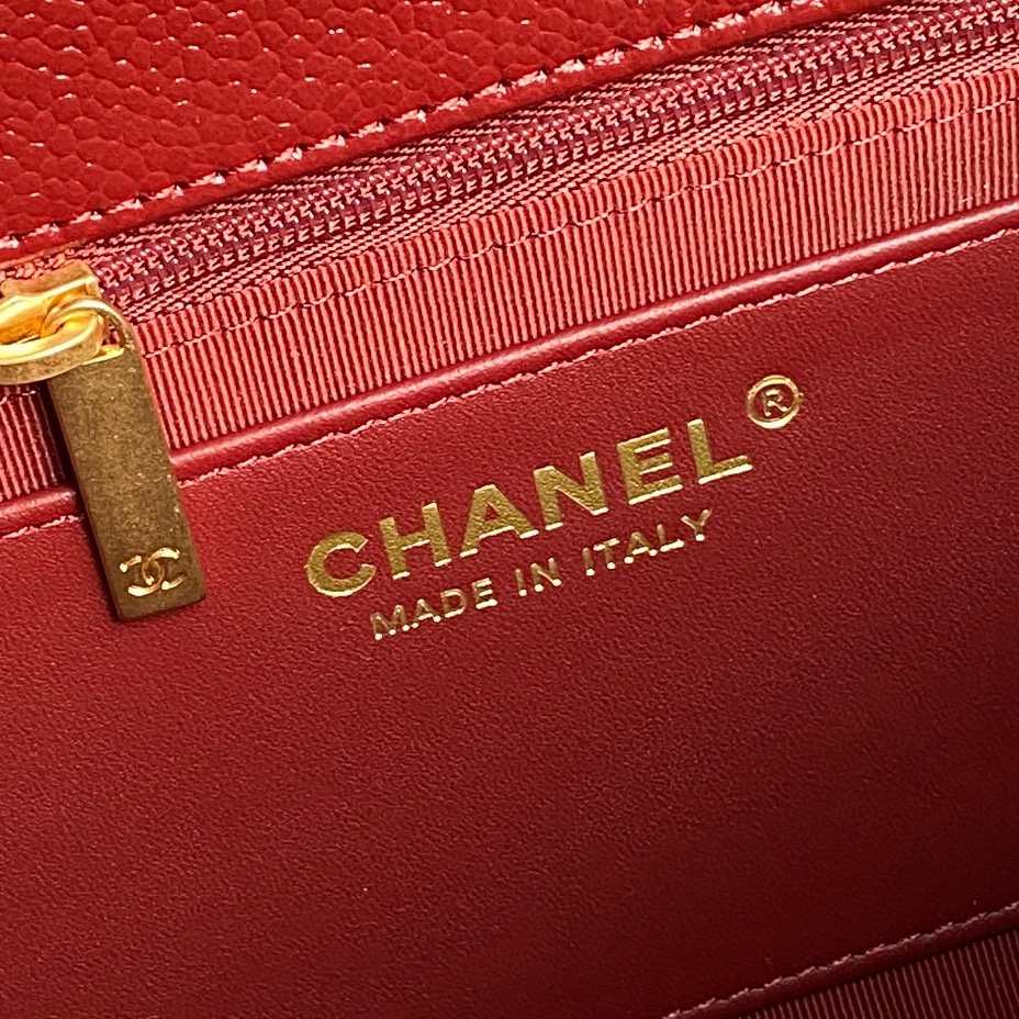 [TOP] CHANEL Clutch Bag Cowhide - Red