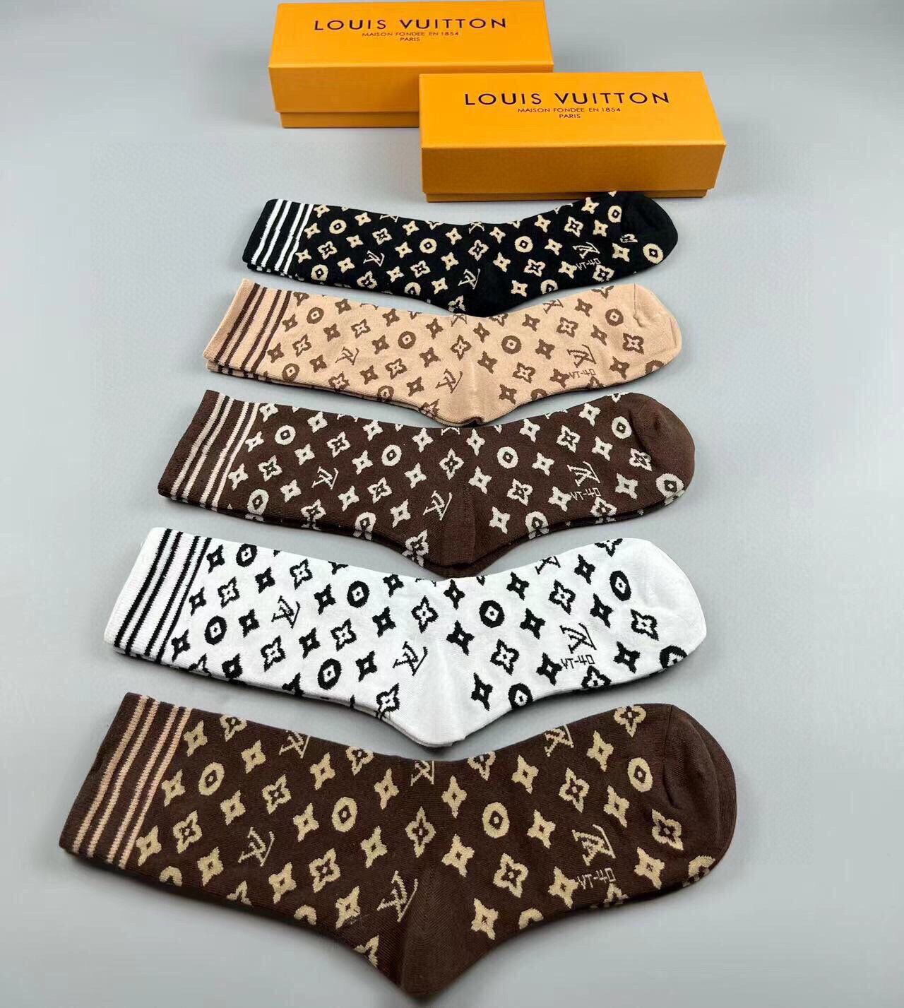 [TOP] Louis Vuitton Socks - 5 Pieces as a Set