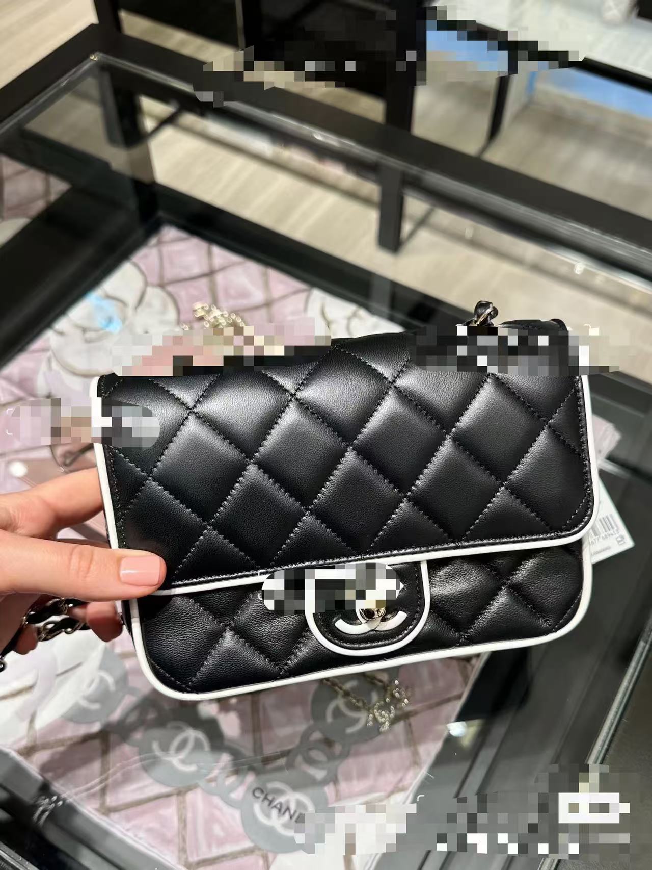 [TOP] CHANEL Flap Bag Leather Bag 12/19.5/3.5cm - Black