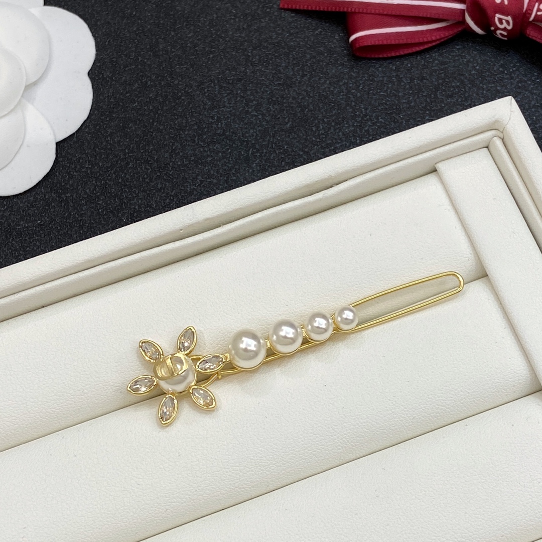[TOP] Christian Dior Pearl Hairpin - Gold
