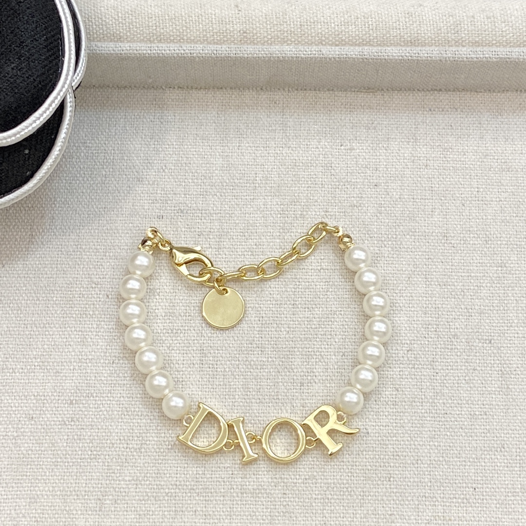 [TOP] Christian Dior CD Bracelet - Gold