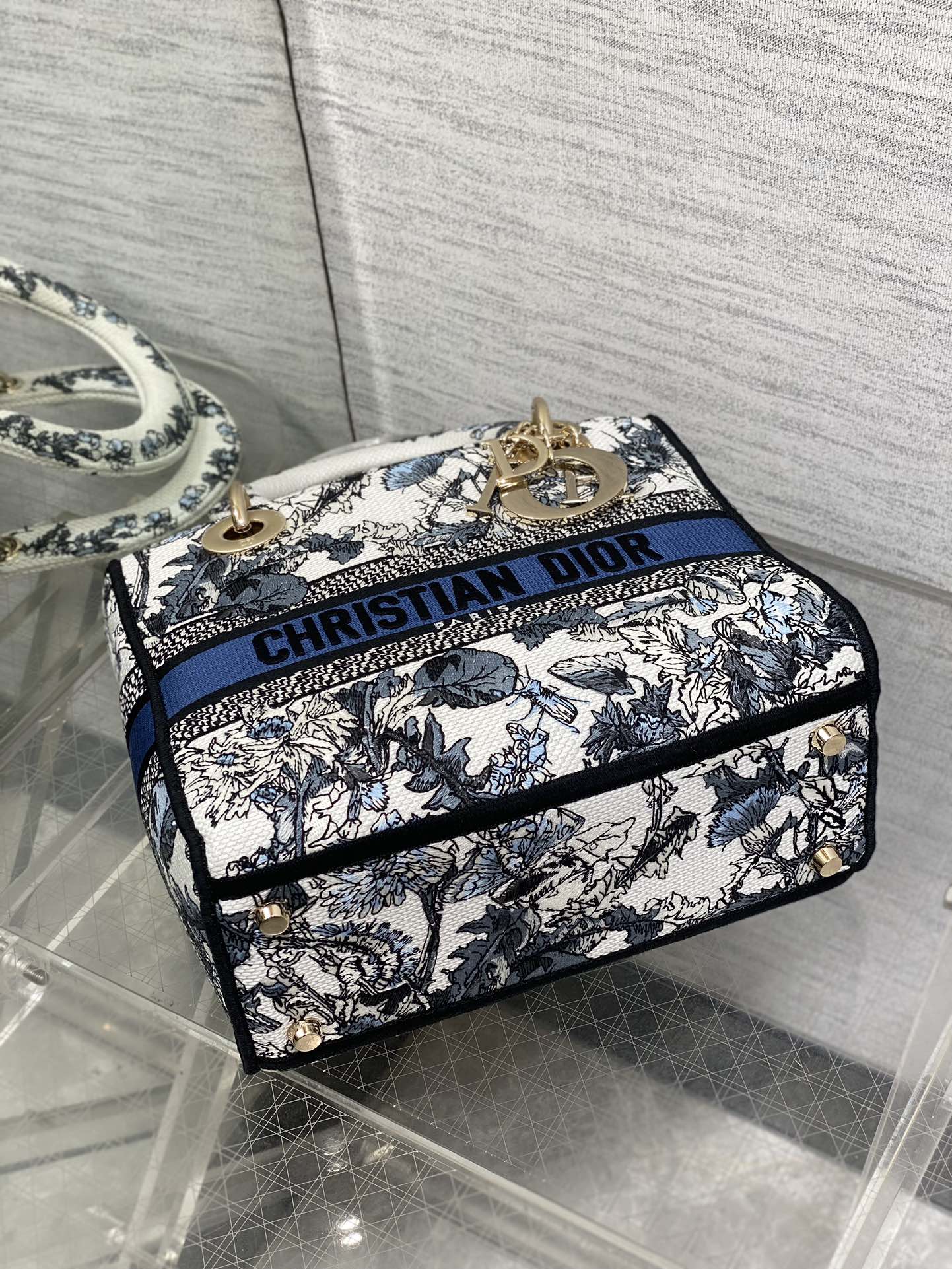 [TOP] Christian Dior Pattern Embroidery Bag 24x20x11cm - 2 Color