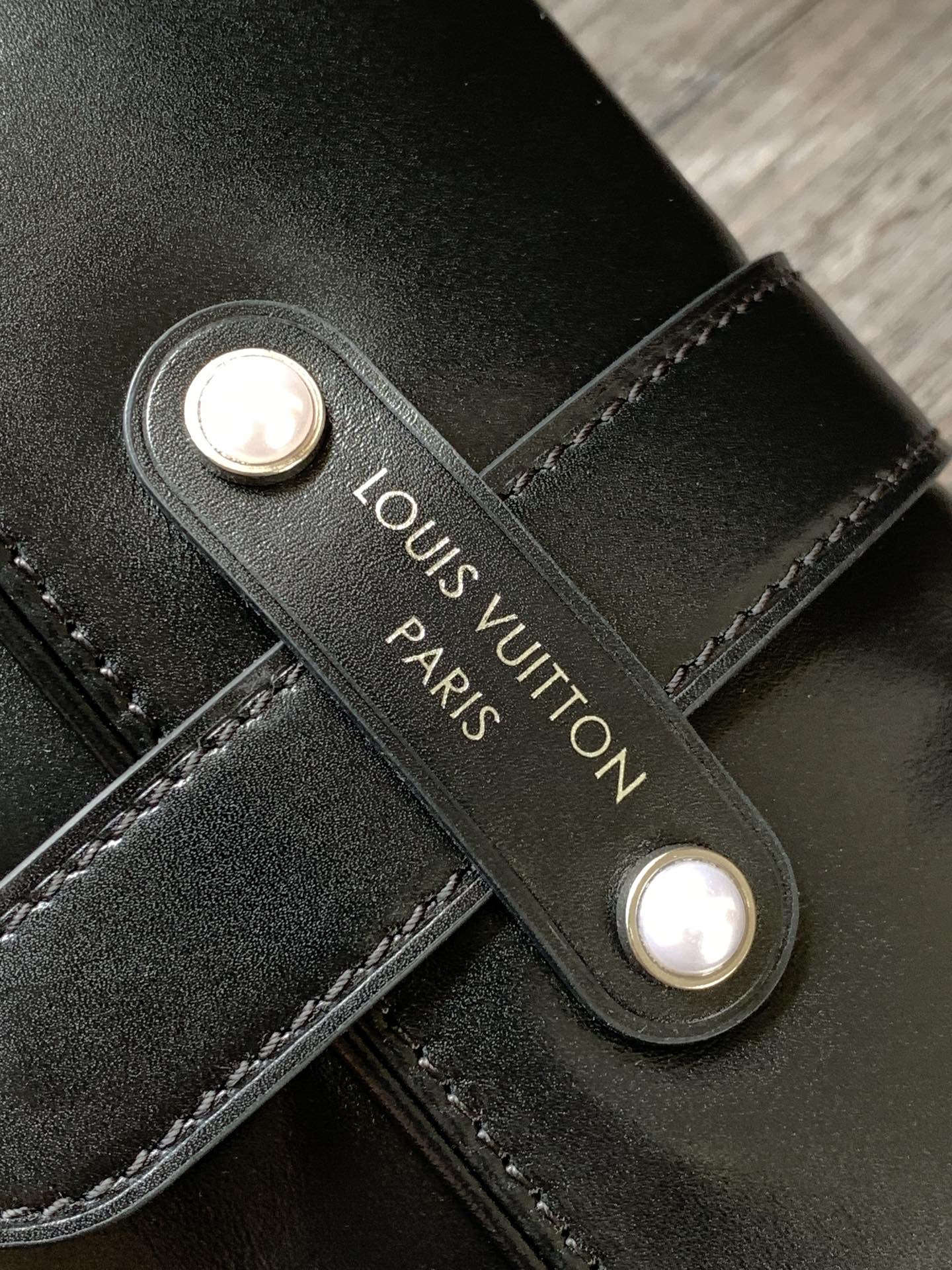 [TOP] Louis Vuitton LV Cargo Mini Handbag 23cm - Black