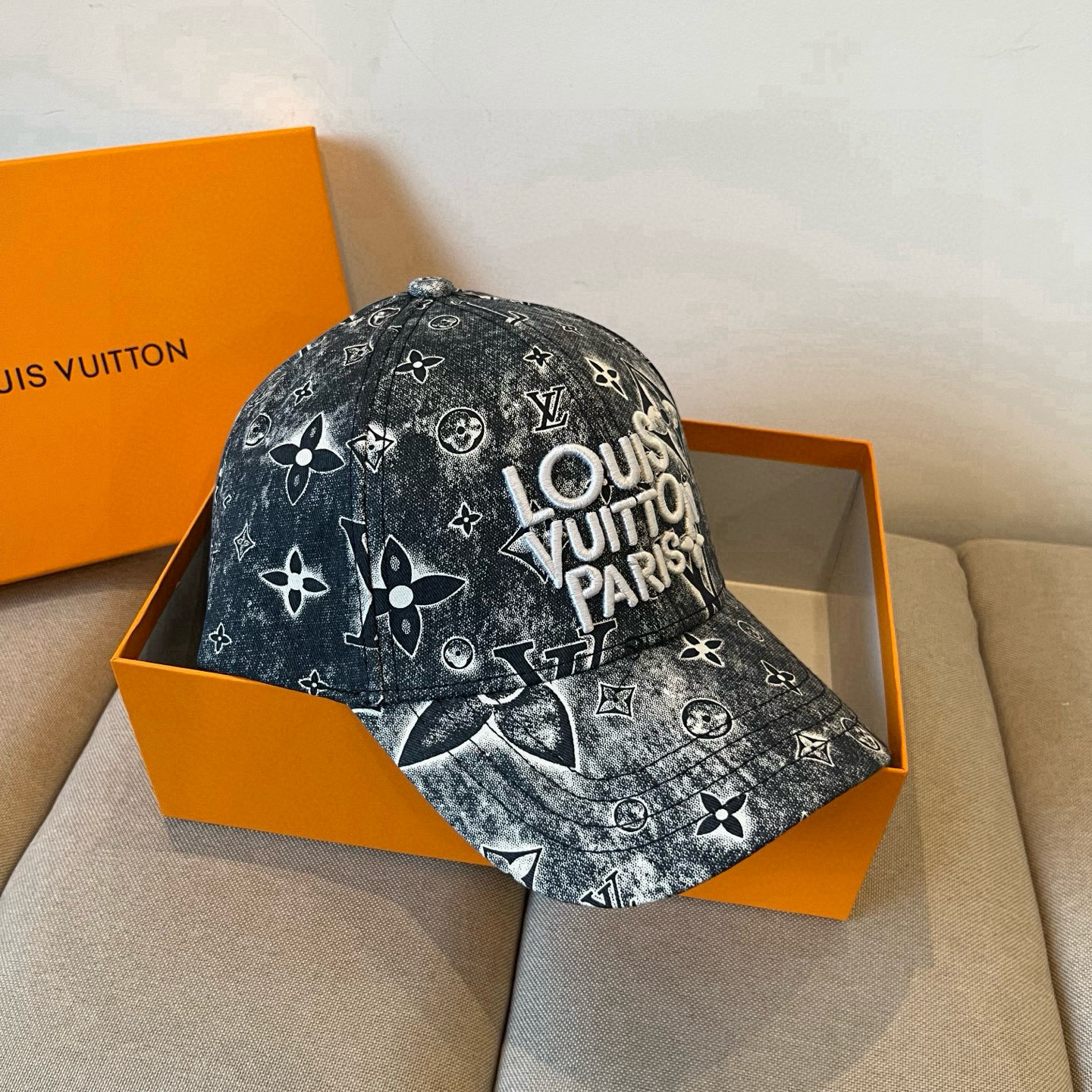 [TOP] Louis Vuitton LV Baseball Cap - Black