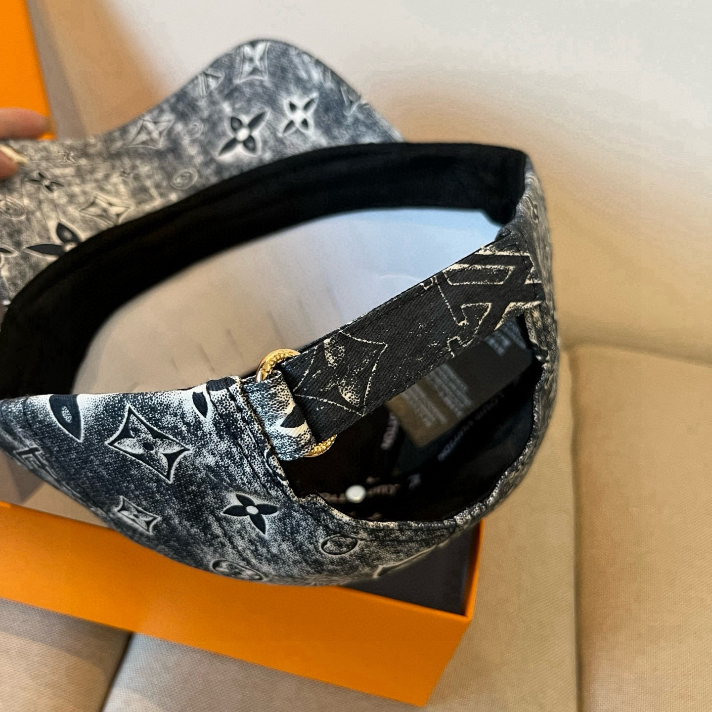 [TOP] Louis Vuitton LV Baseball Cap - Black