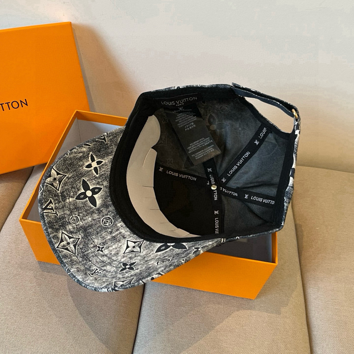 [TOP] Louis Vuitton LV Baseball Cap - Black