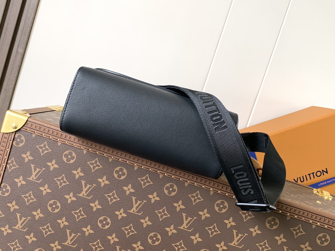 [TOP] Louis Vuitton LV Pulse Monogram Shadow Handbag 22x16x5cm/26x17x11cm - Black