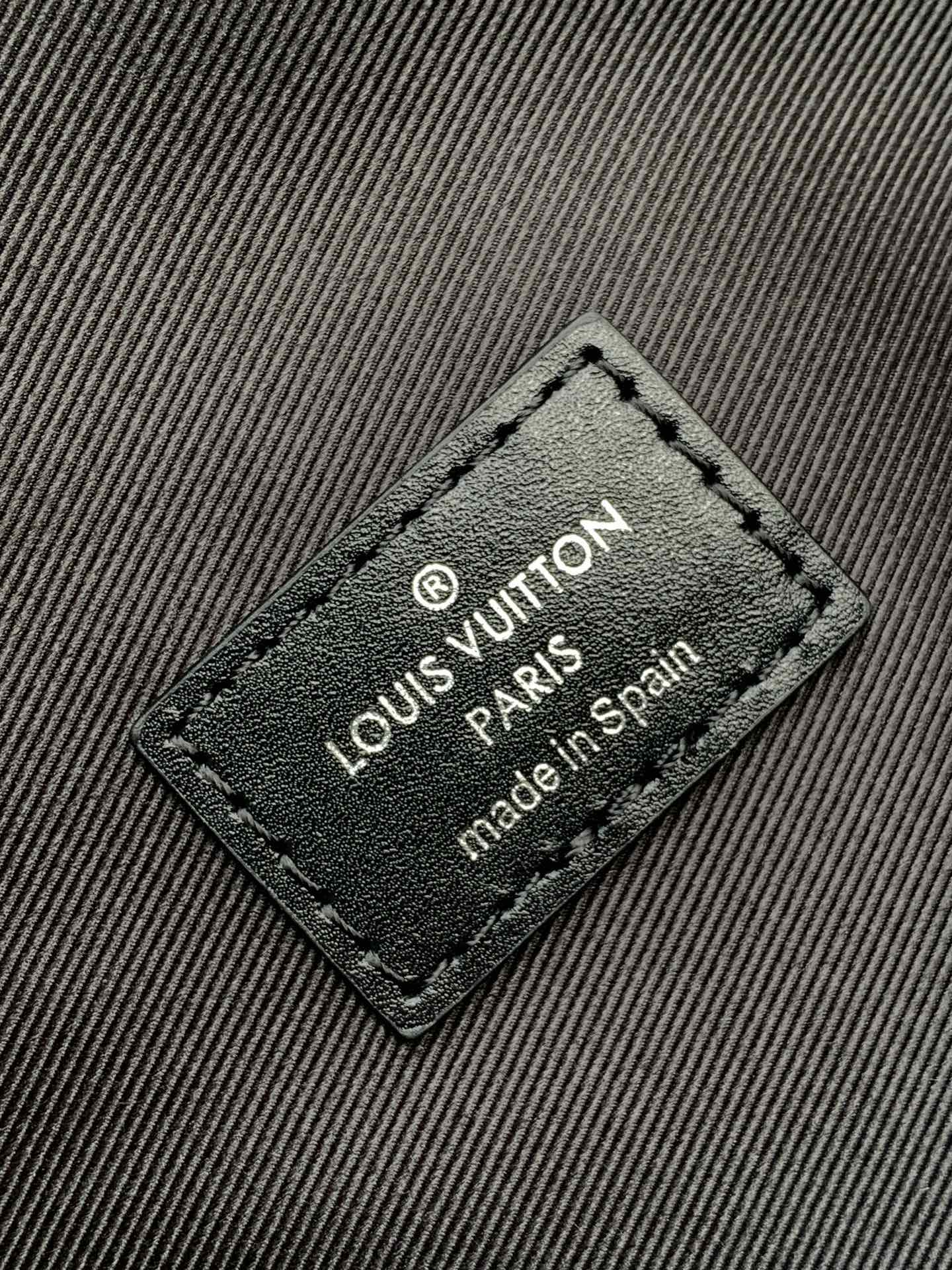 [TOP] Louis Vuitton LV Cargo Mini Handbag 23cm - Black