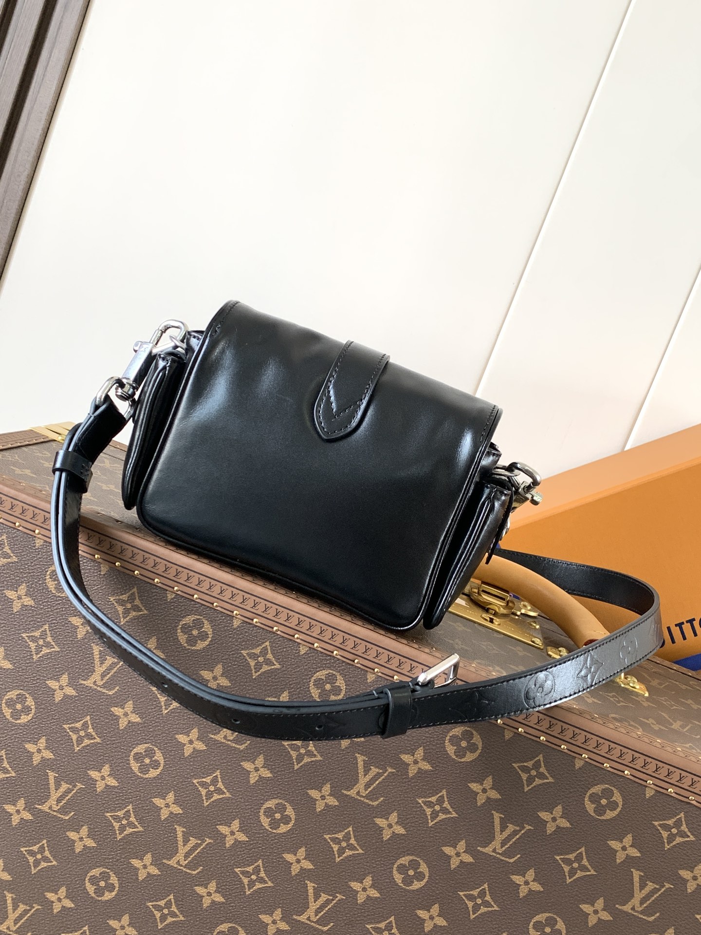 [TOP] Louis Vuitton LV Cargo Mini Handbag 23cm - Black