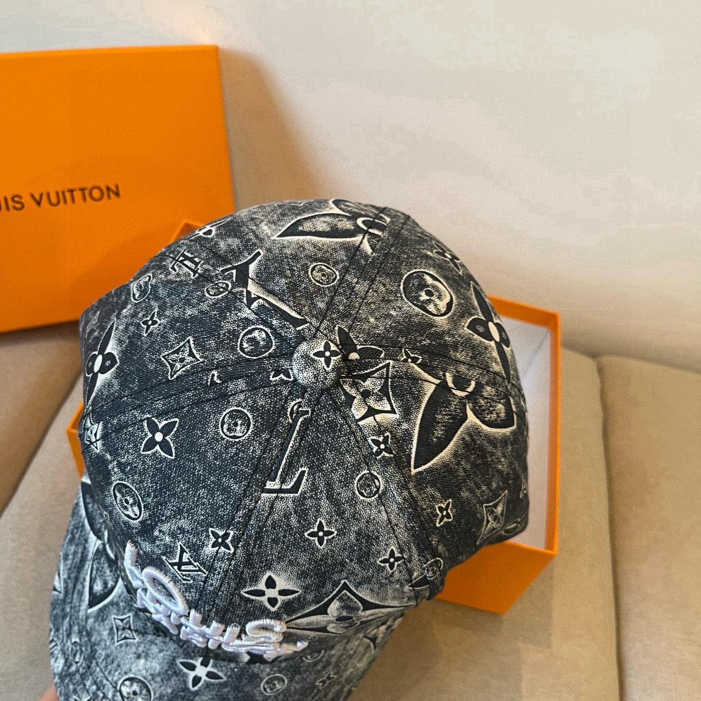 [TOP] Louis Vuitton LV Baseball Cap - Black